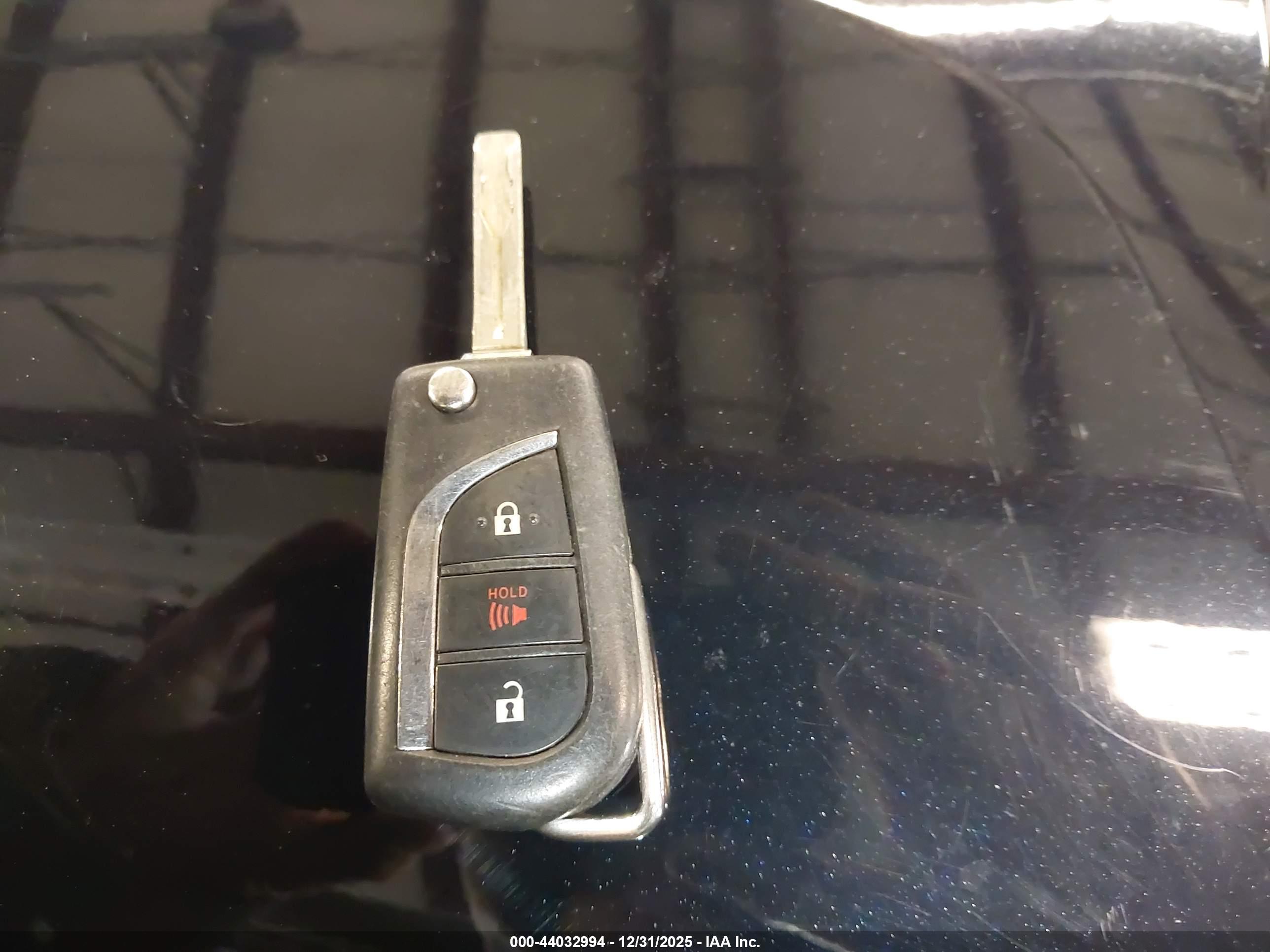 TOYOTA RAV4 image 11