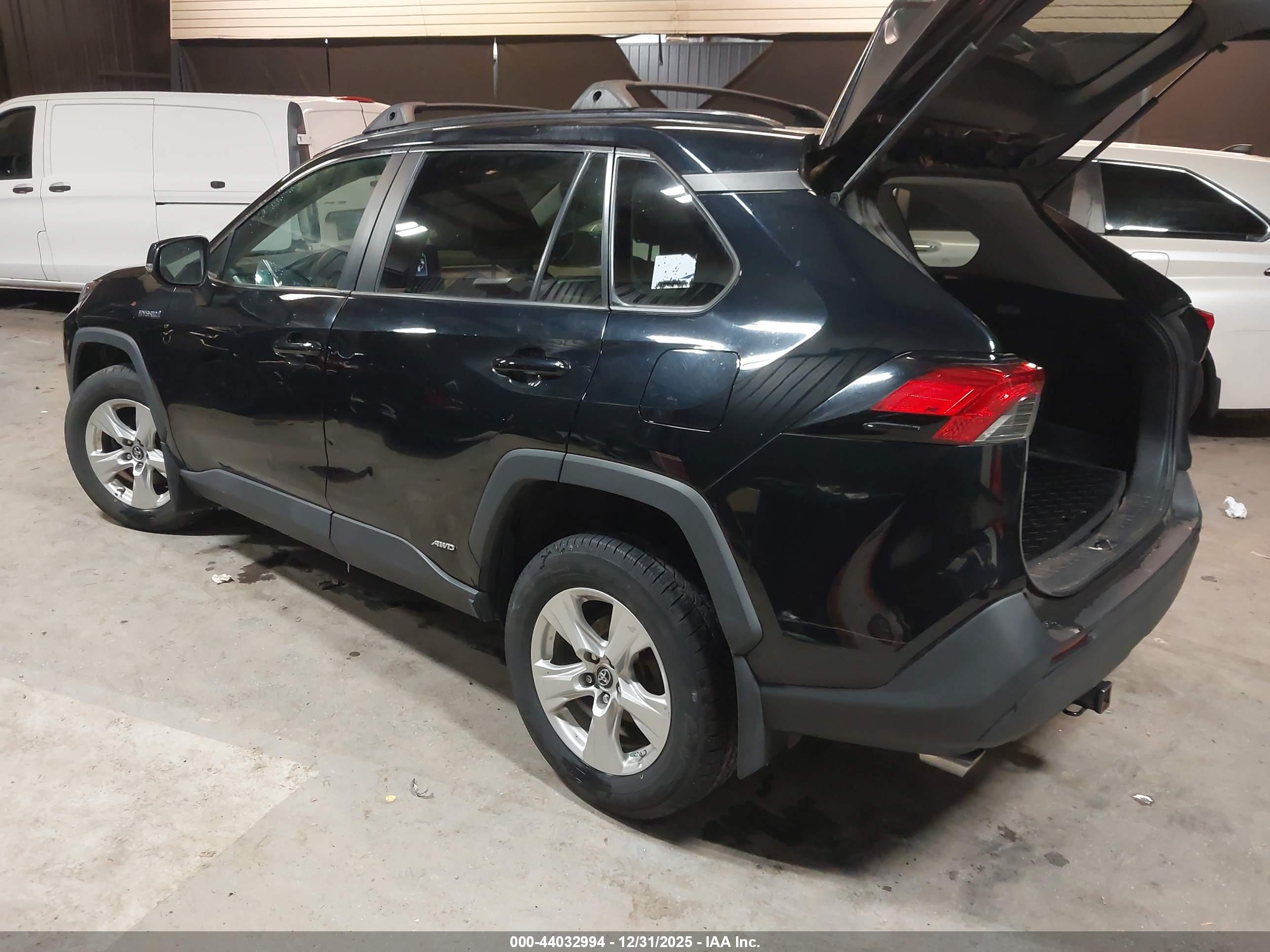 TOYOTA RAV4 image 3