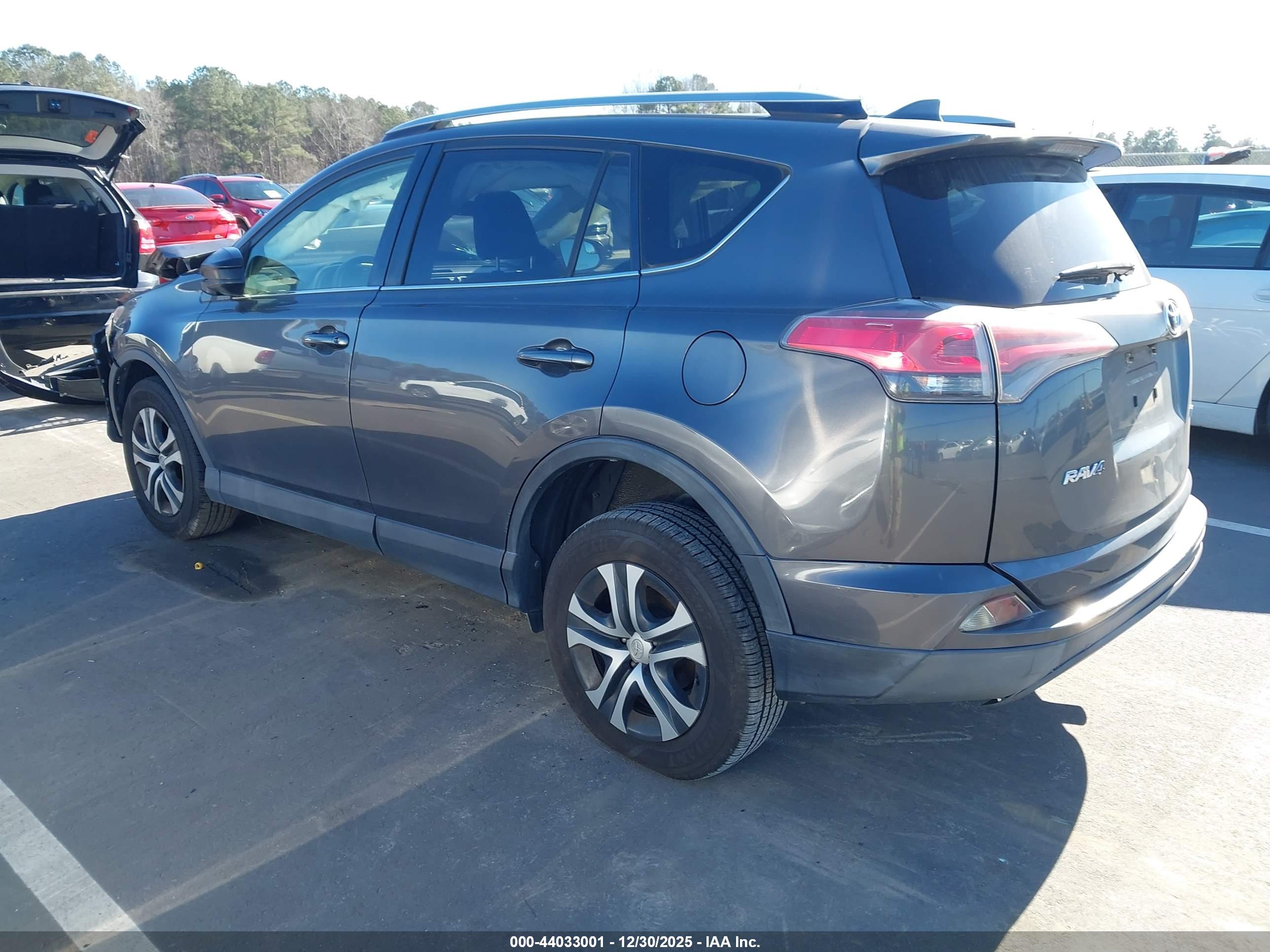 TOYOTA RAV4 image 3