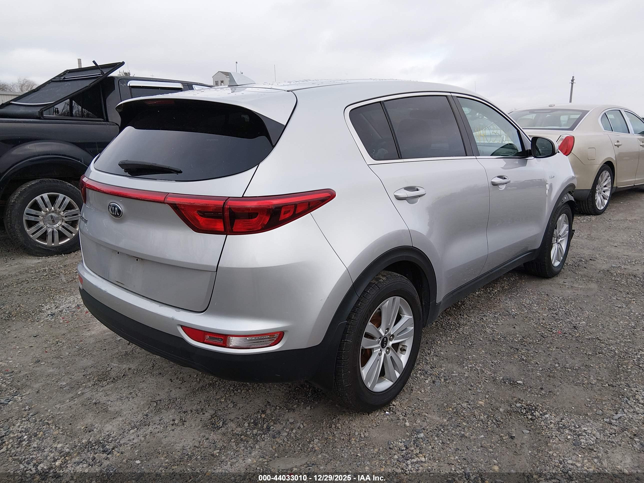 KIA SPORTAGE image 4
