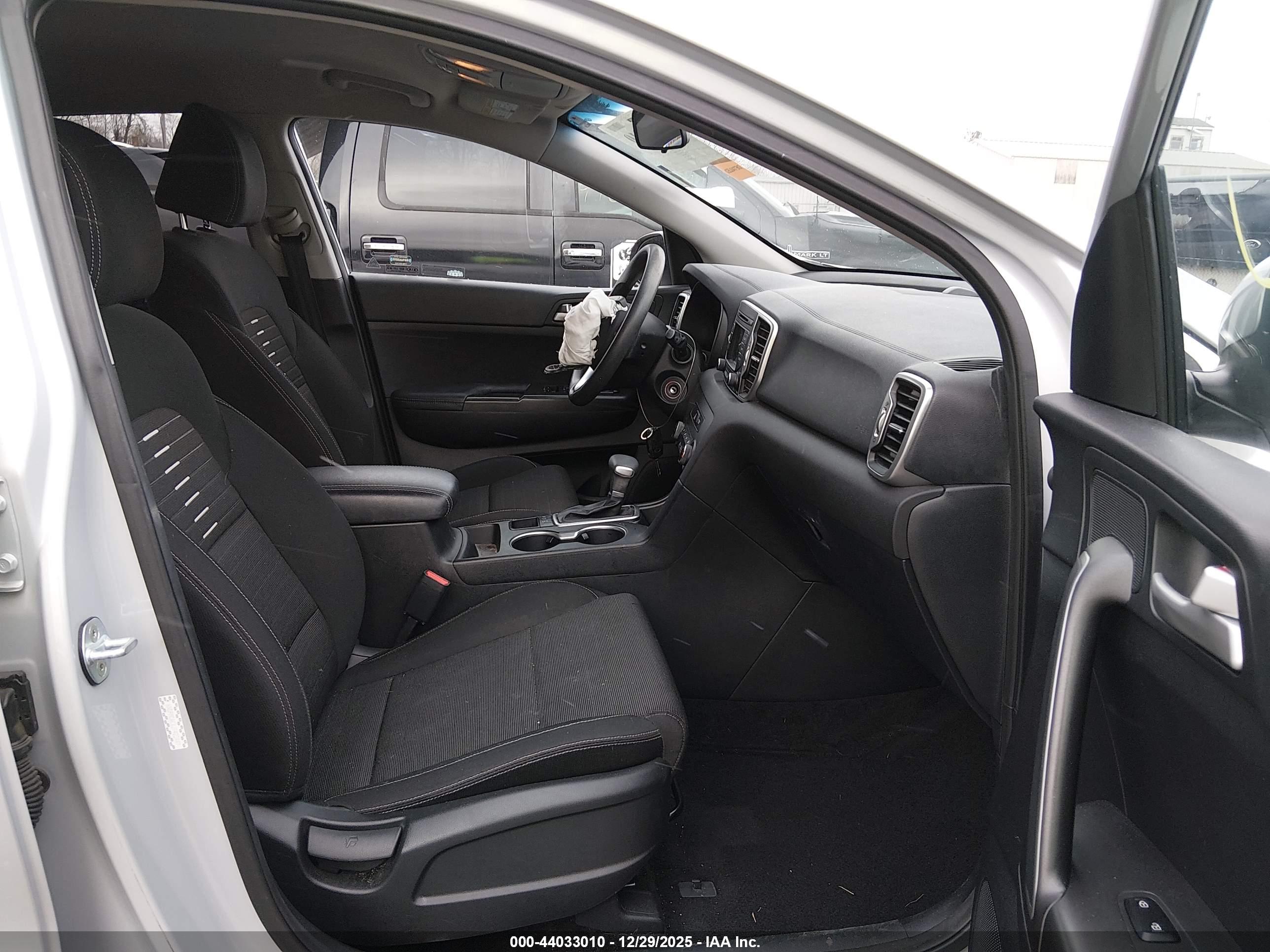 KIA SPORTAGE image 5