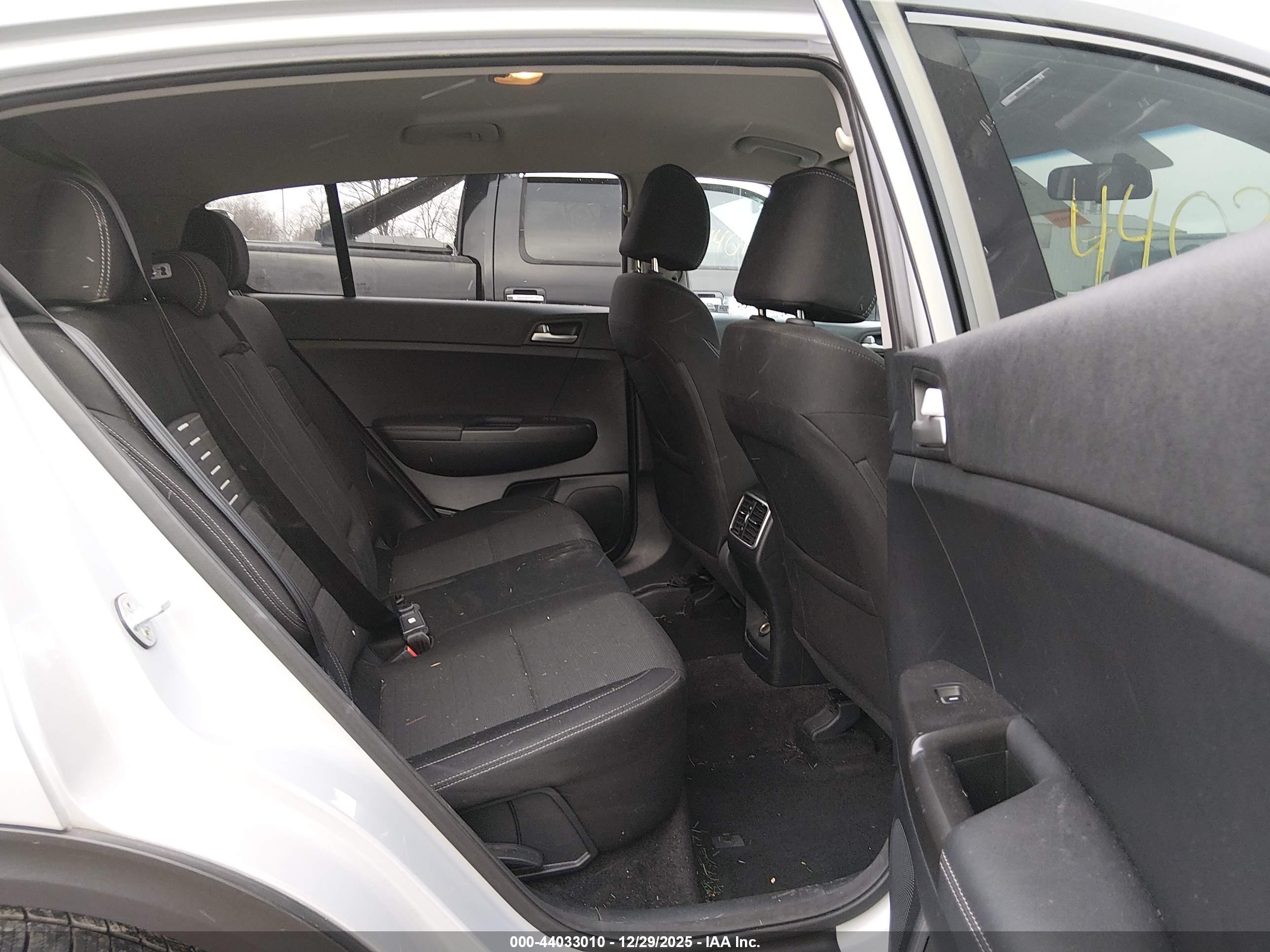 KIA SPORTAGE image 8