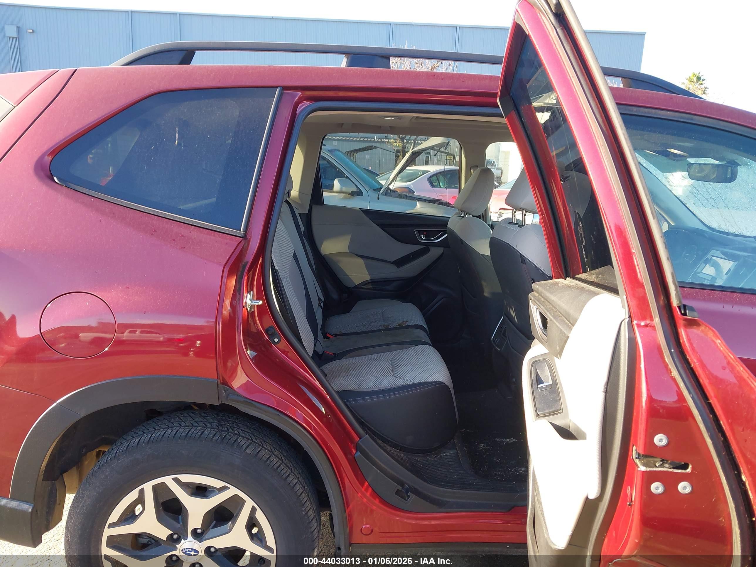 SUBARU FORESTER image 8