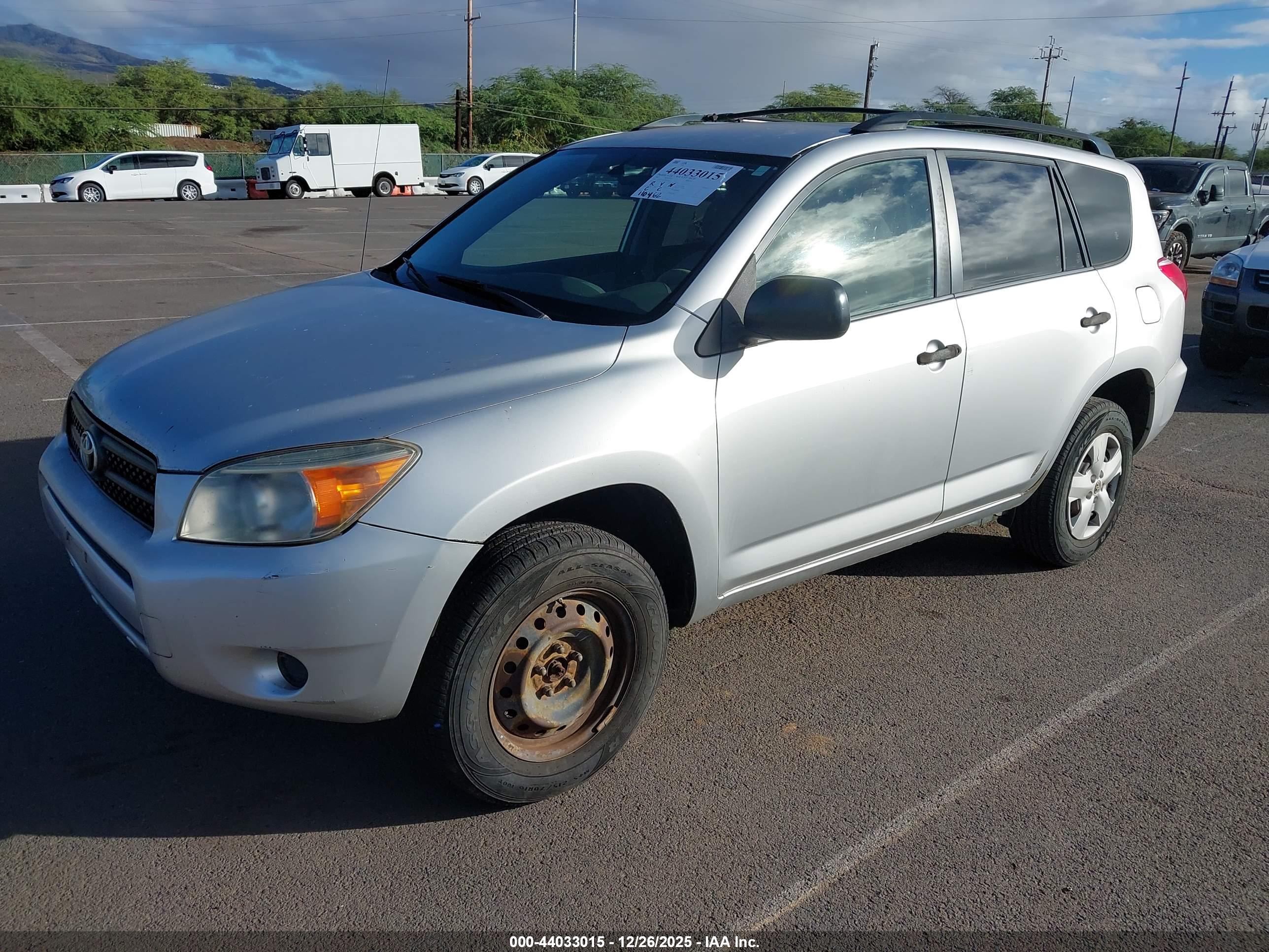 TOYOTA RAV4 image 2