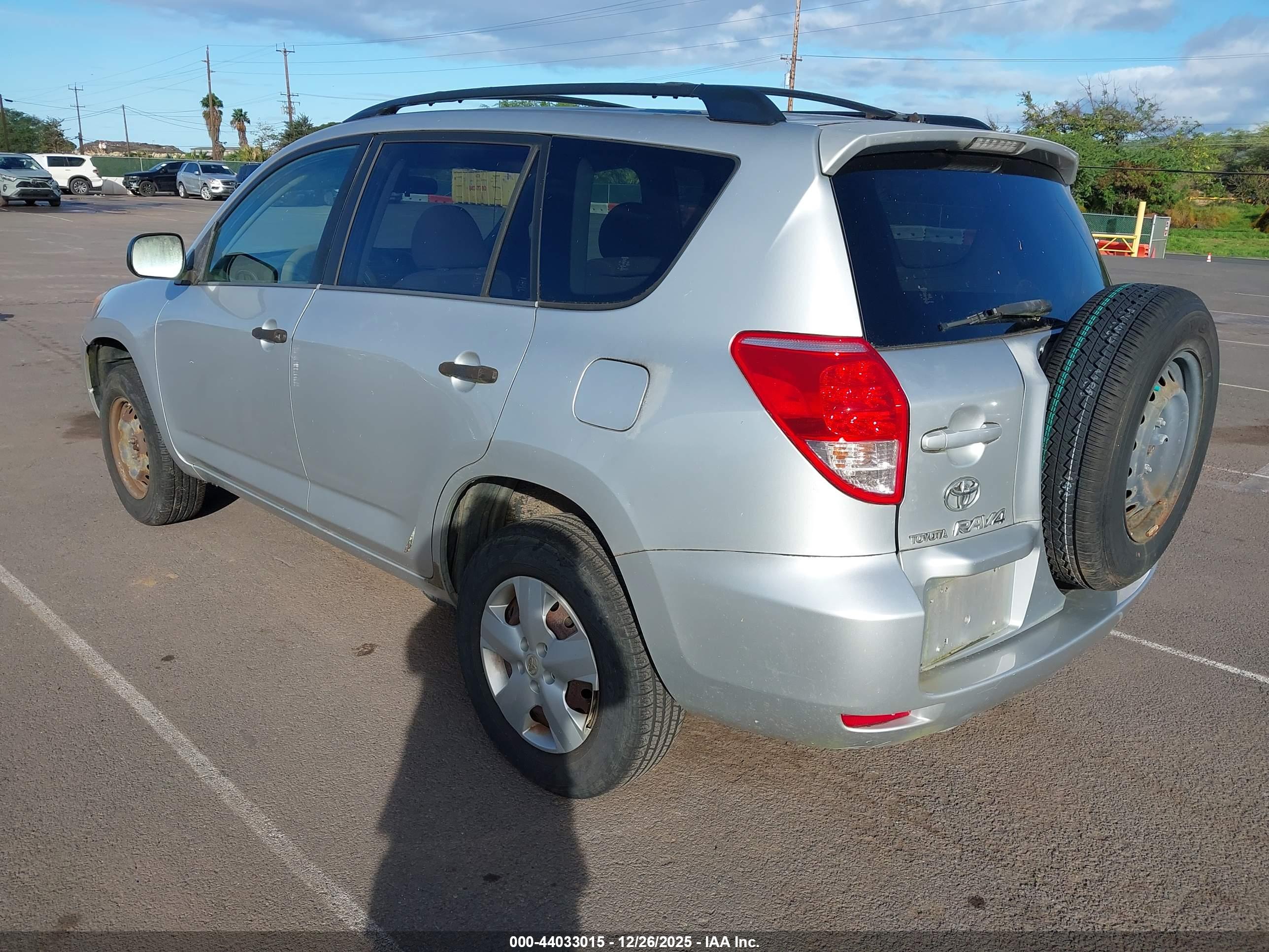 TOYOTA RAV4 image 3
