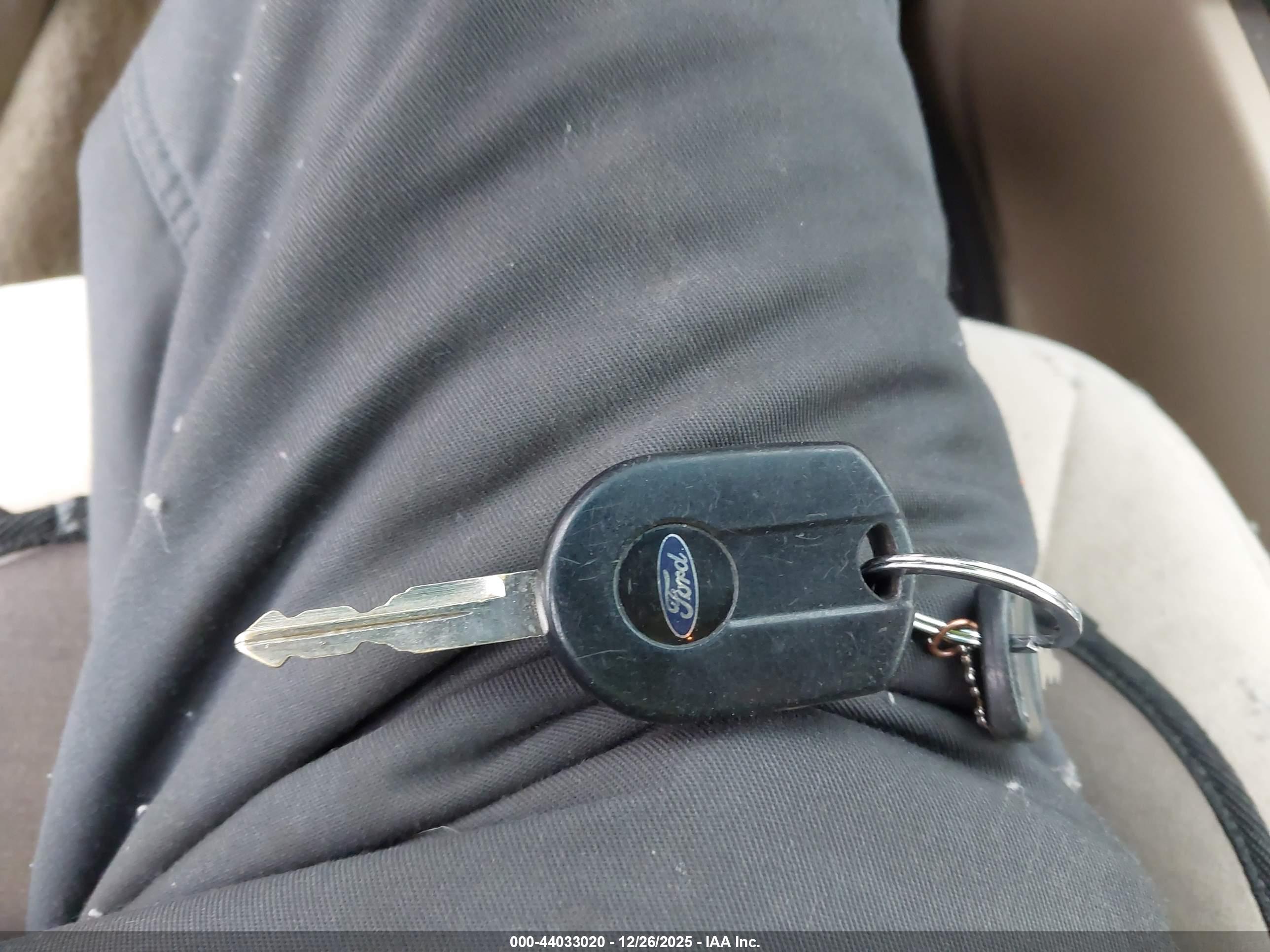 FORD FUSION image 11