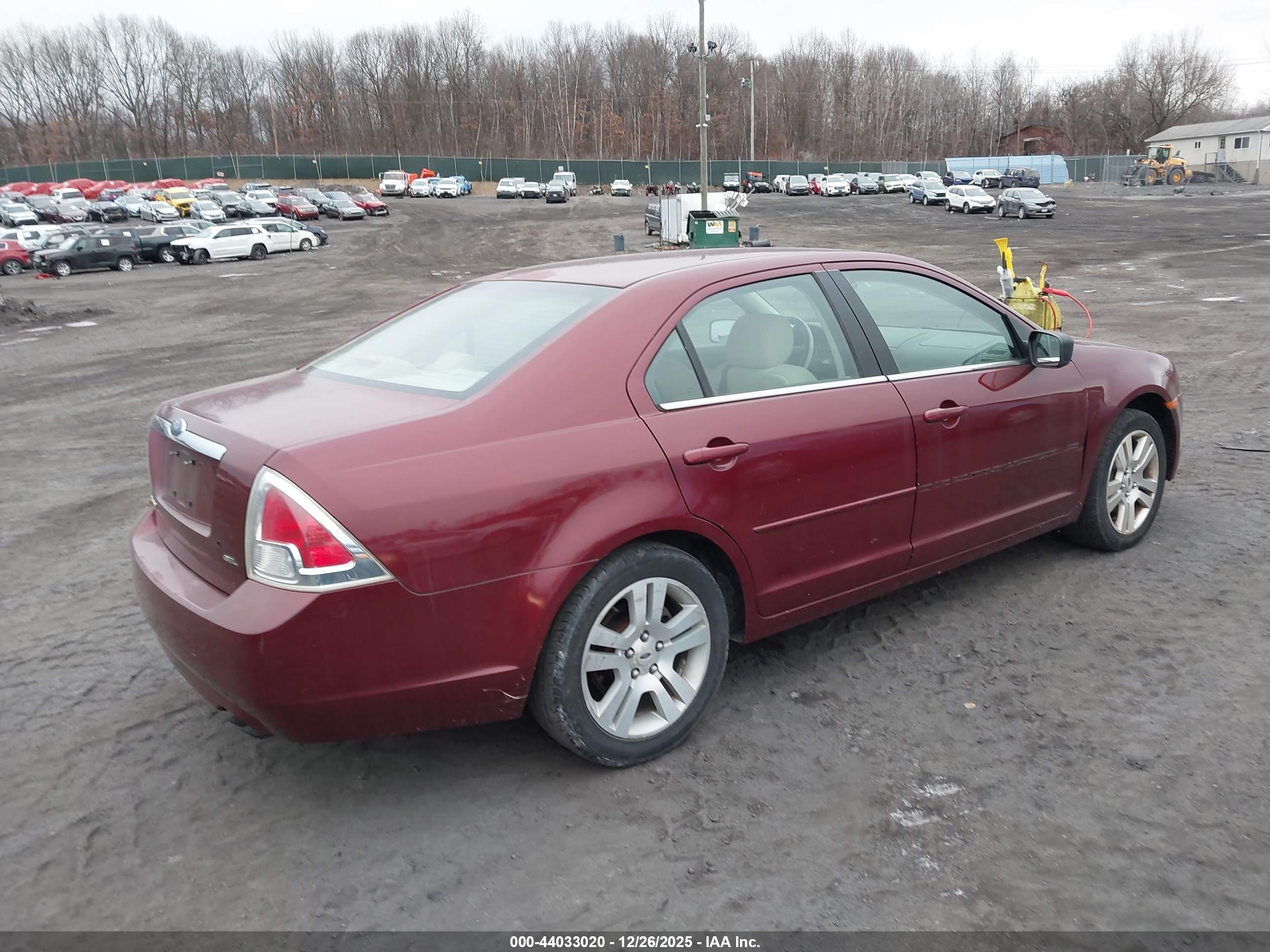 FORD FUSION image 4