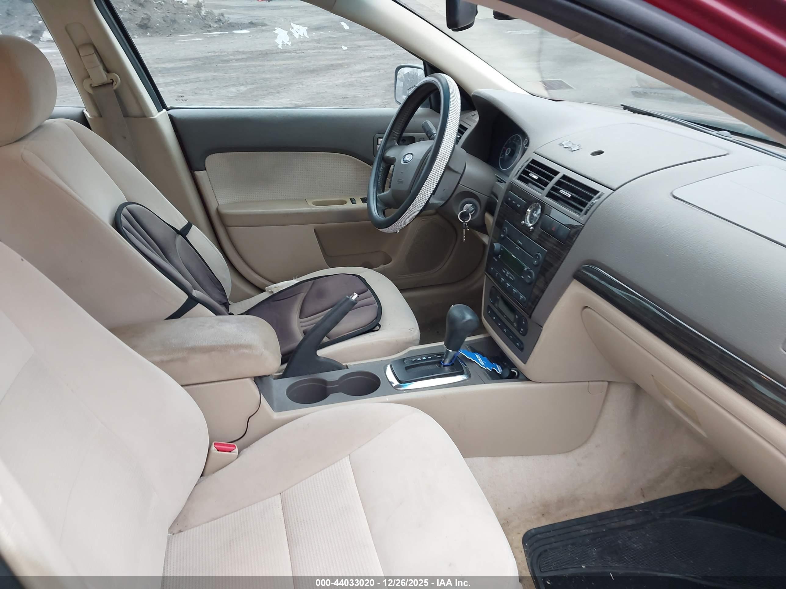 FORD FUSION image 5