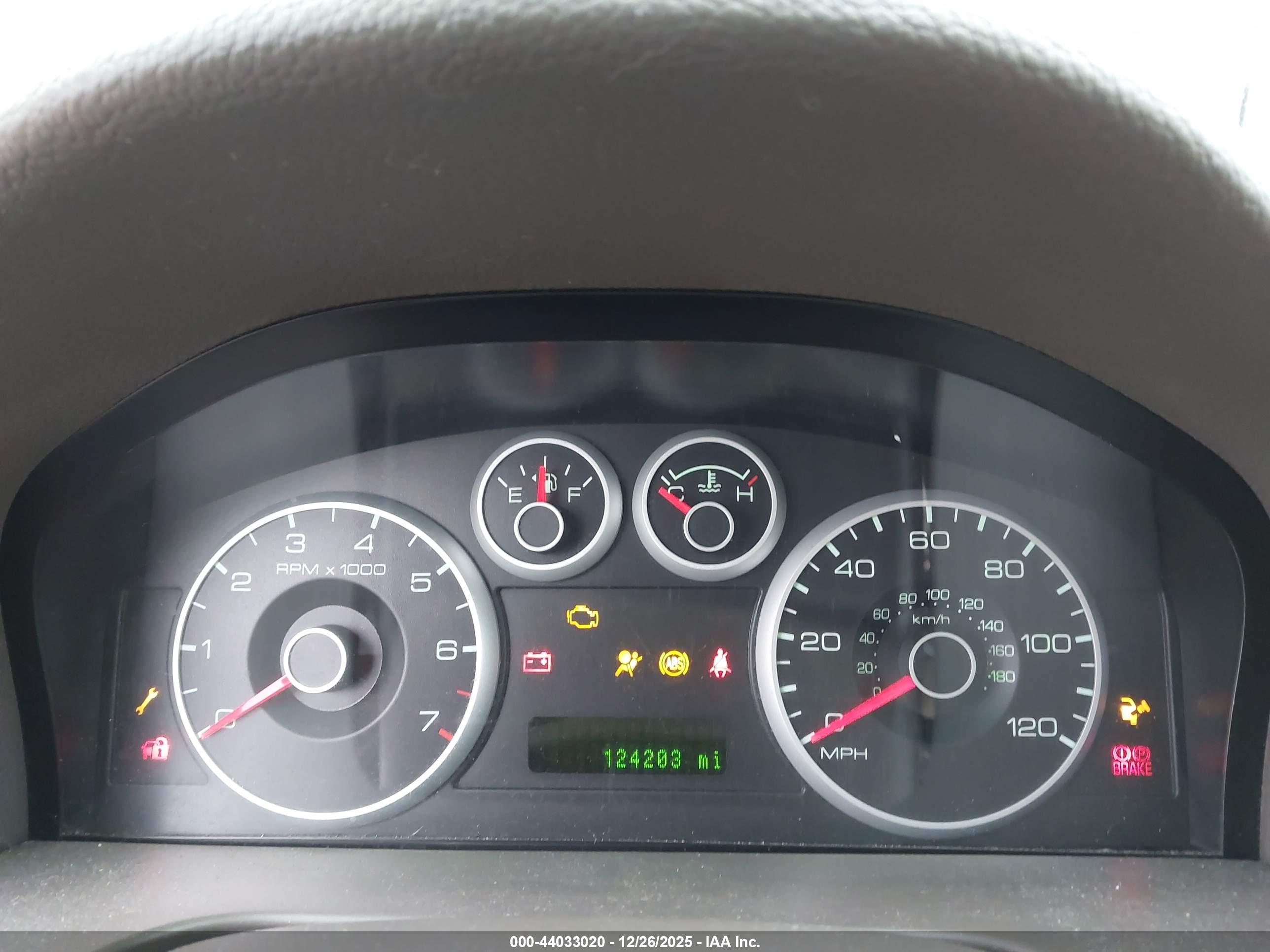 FORD FUSION image 7