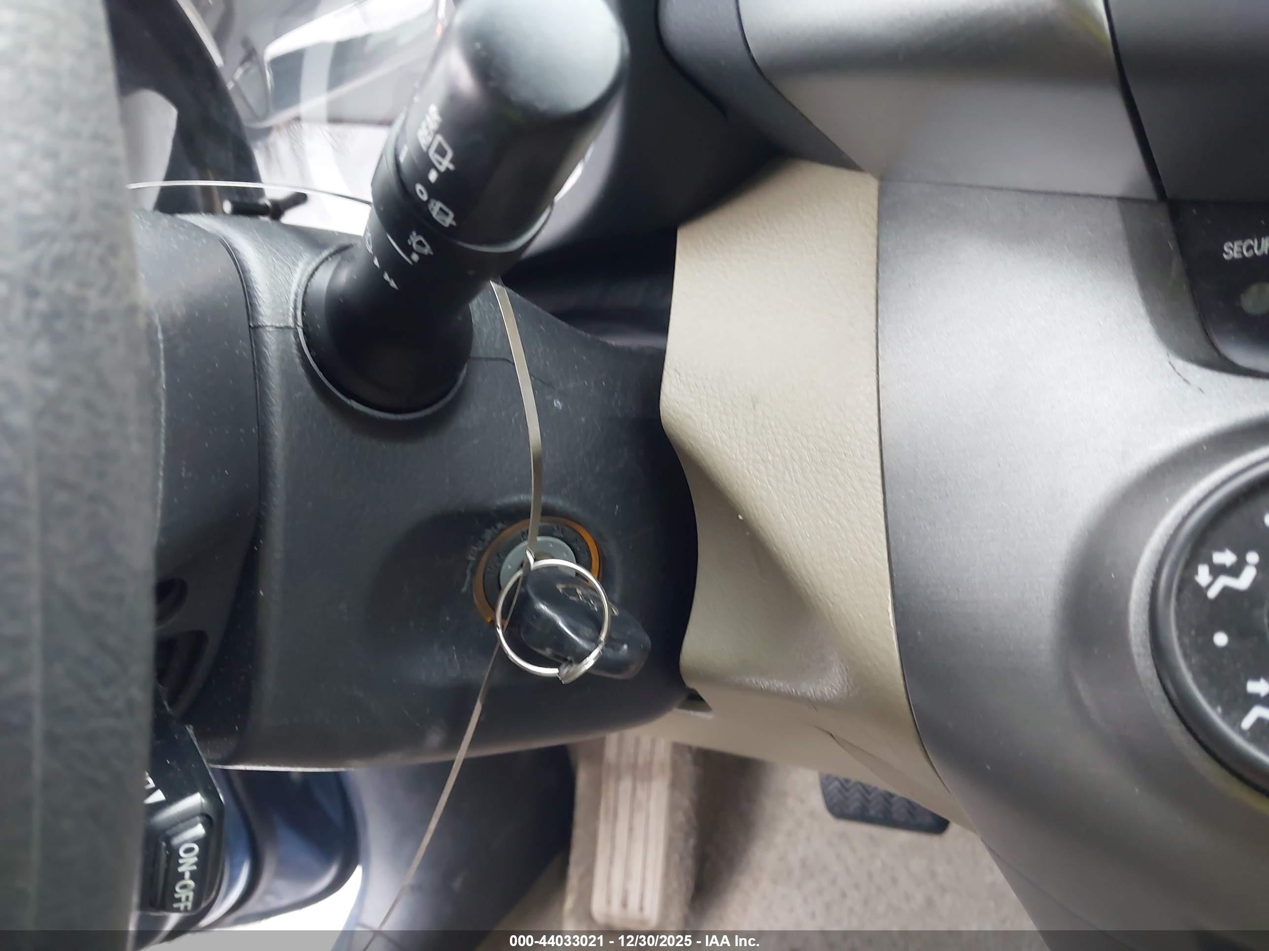 TOYOTA RAV4 image 11
