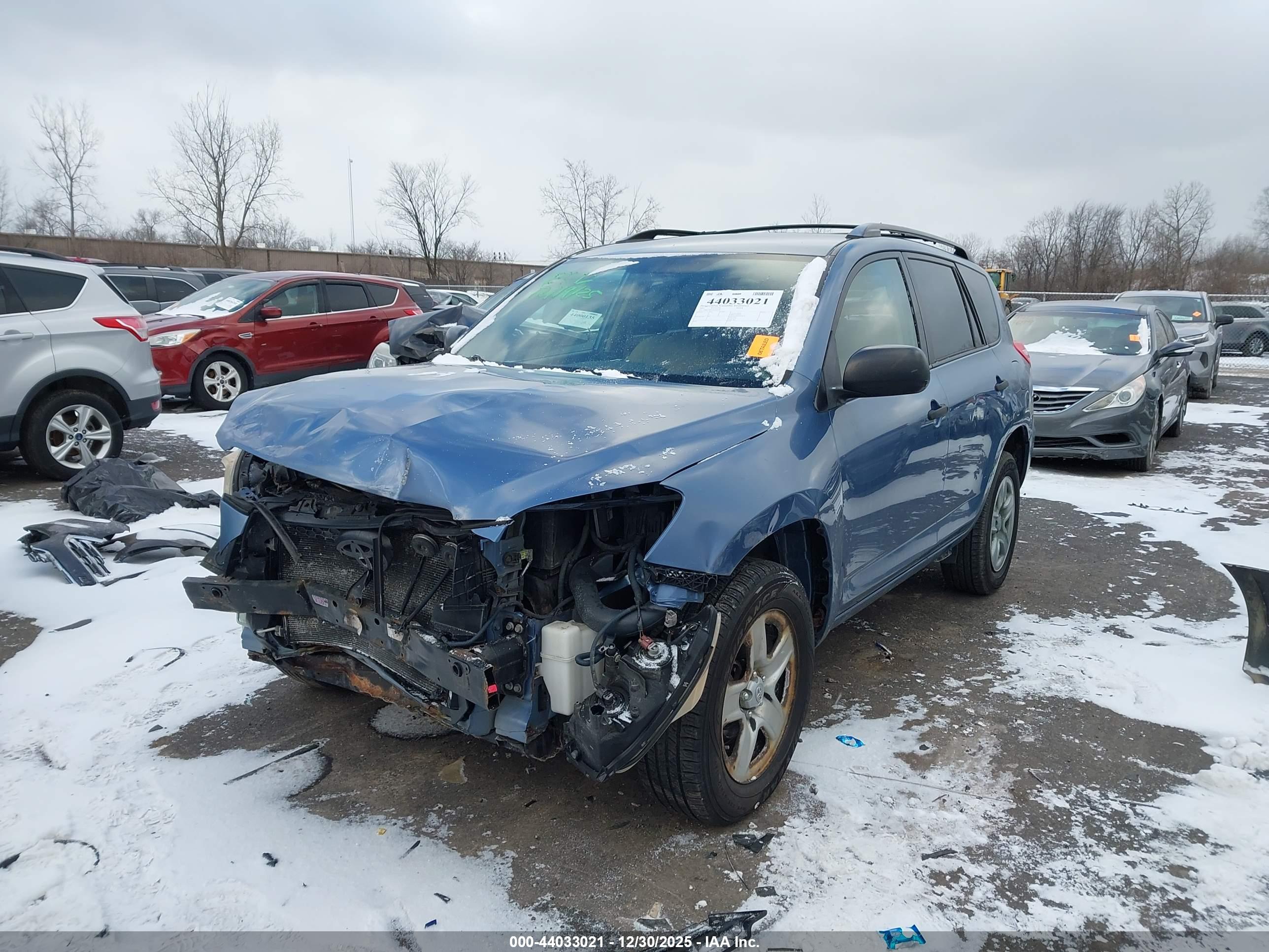 TOYOTA RAV4 image 2