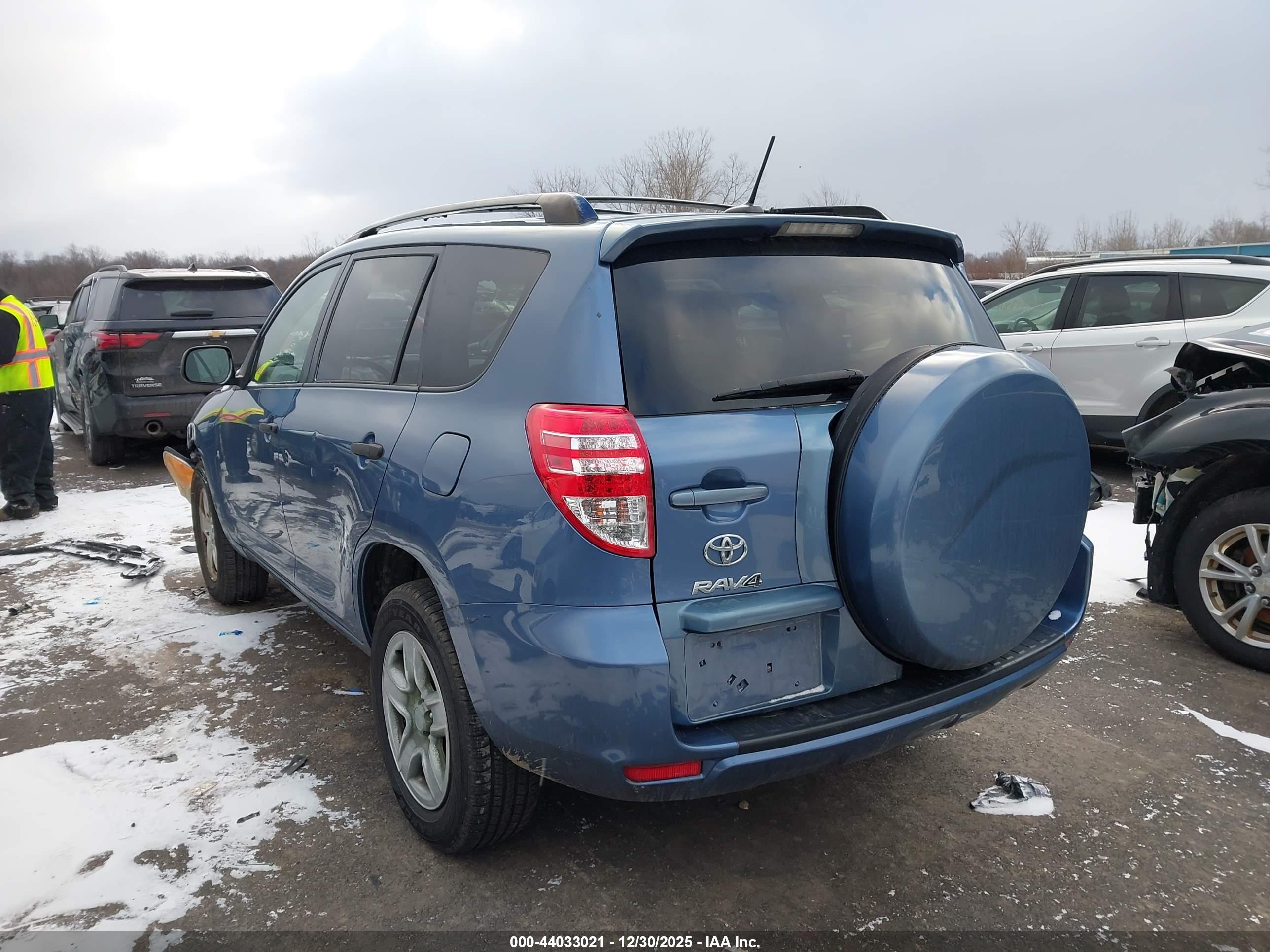 TOYOTA RAV4 image 3