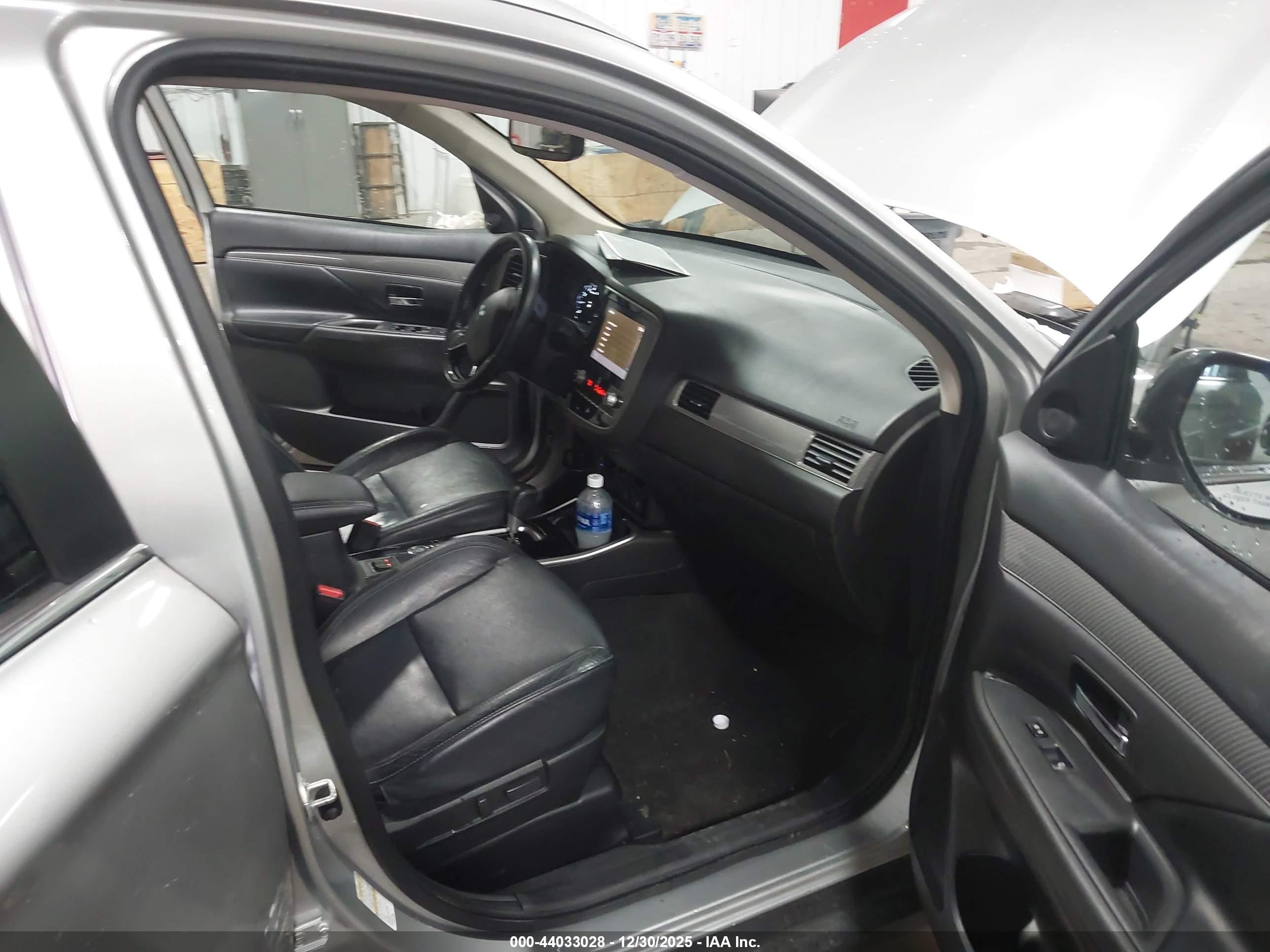 MITSUBISHI OUTLANDER image 5