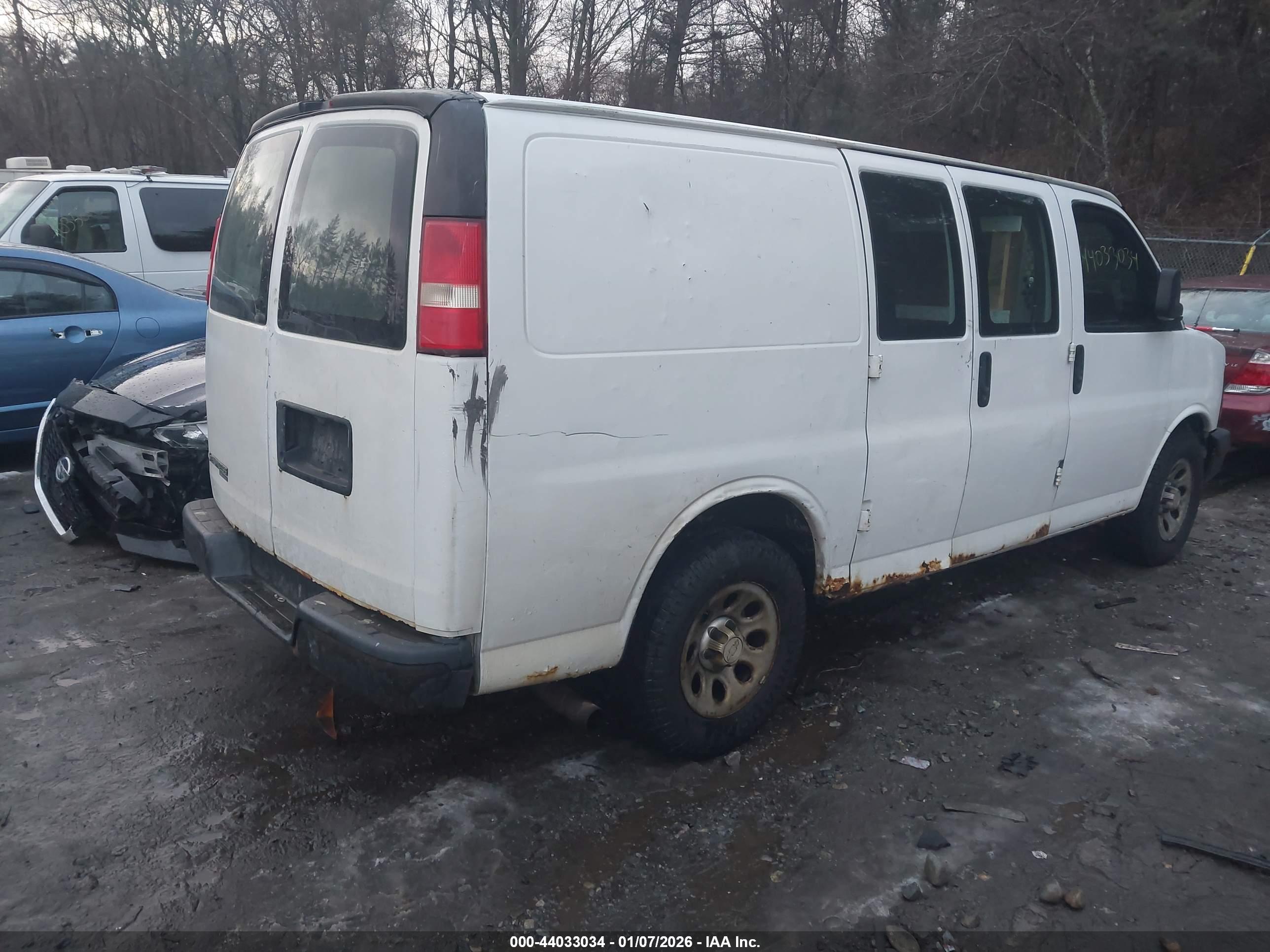 CHEVROLET EXPRESS image 4