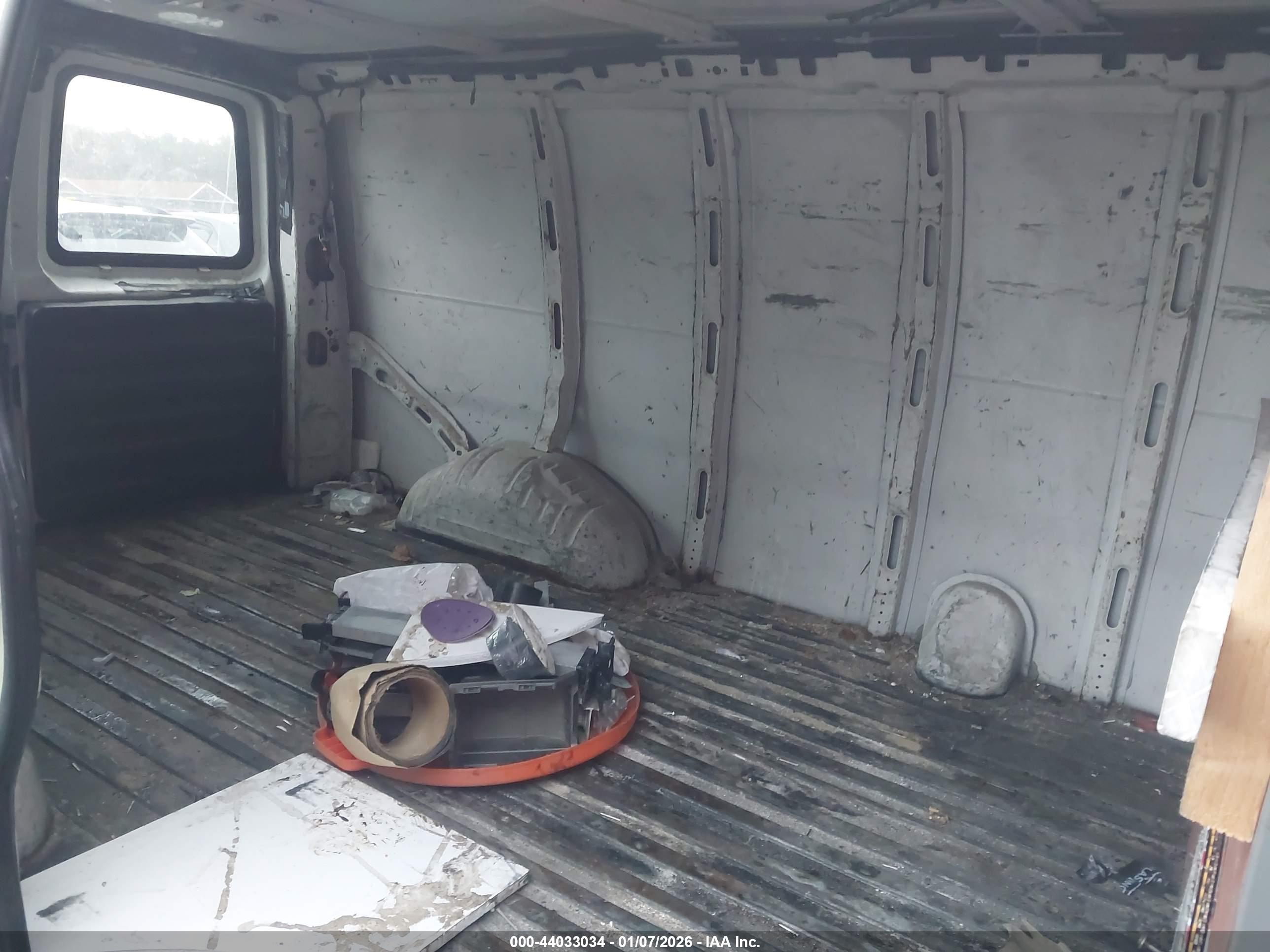 CHEVROLET EXPRESS image 8