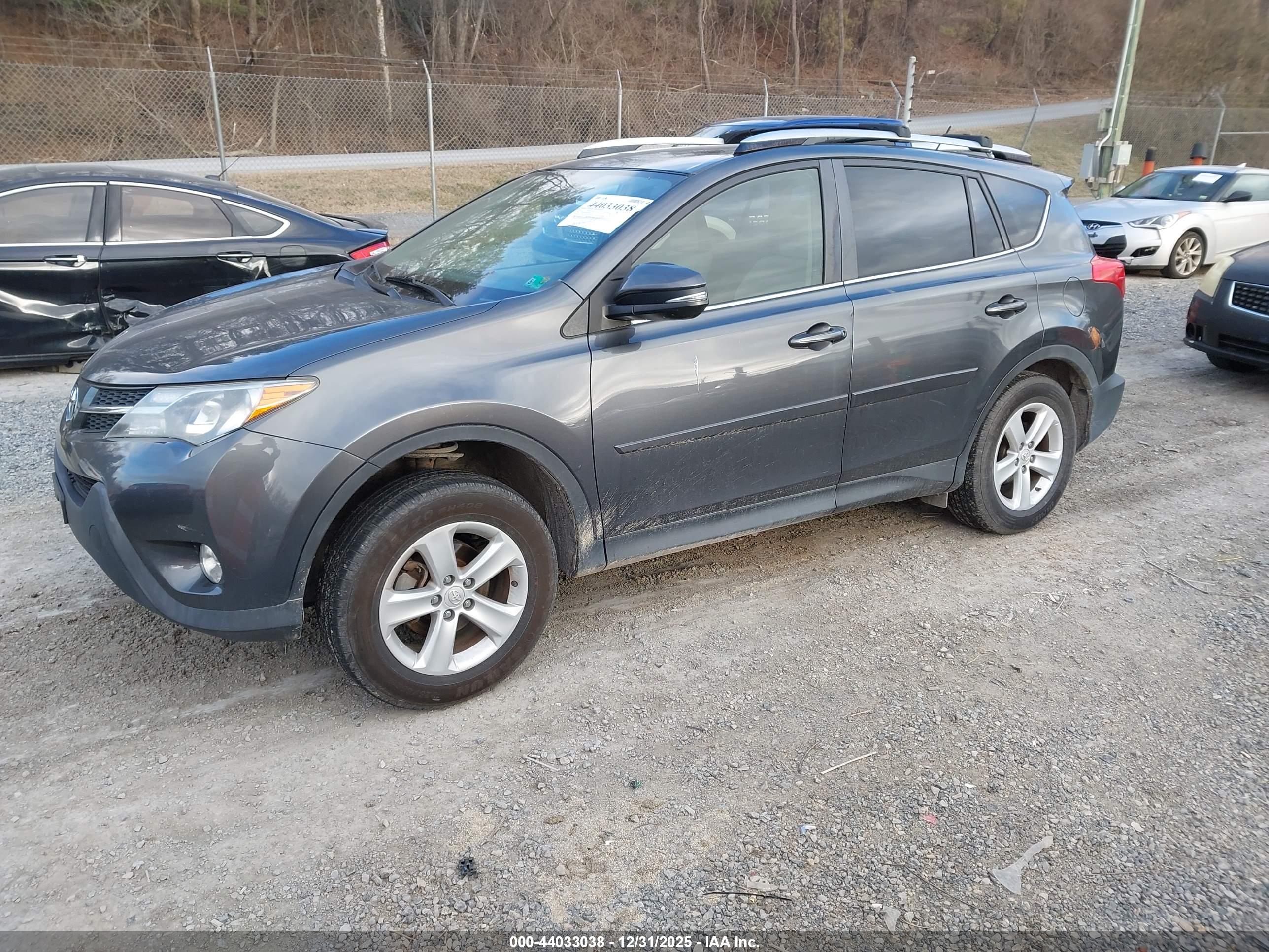 TOYOTA RAV4 image 2