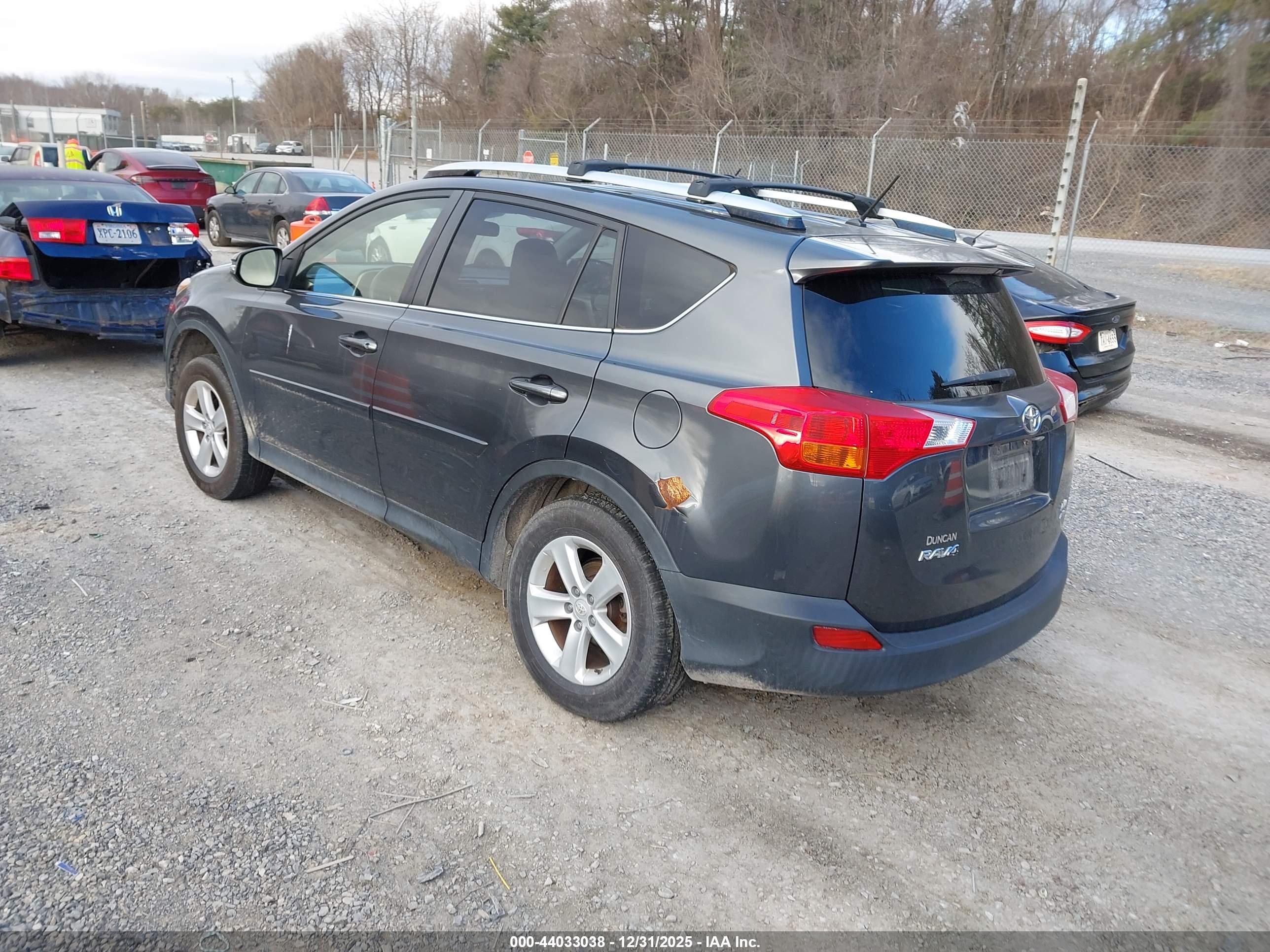 TOYOTA RAV4 image 3