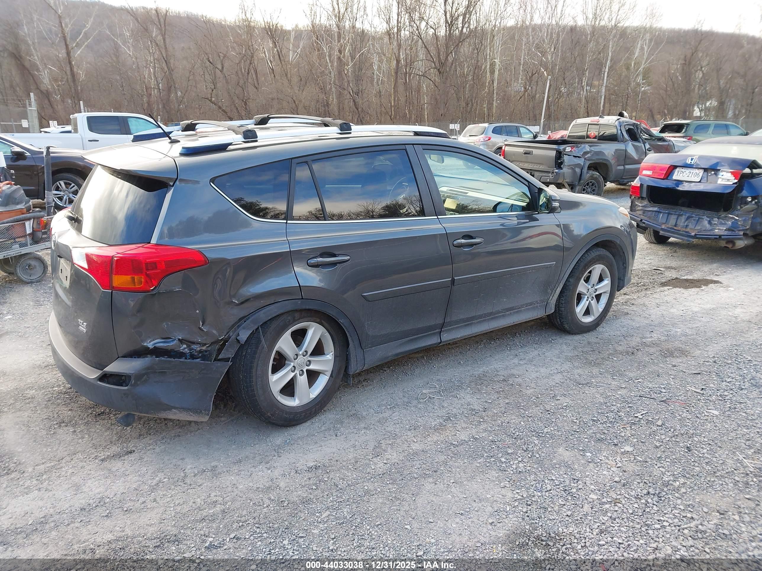 TOYOTA RAV4 image 4
