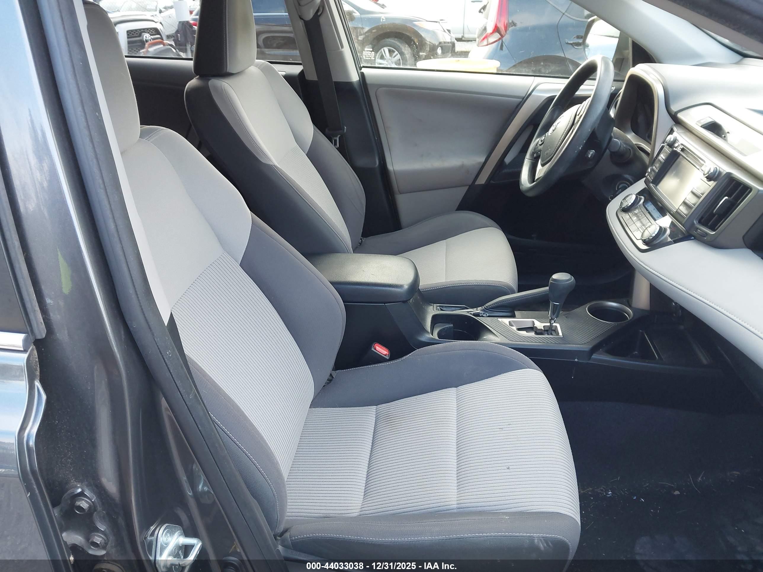 TOYOTA RAV4 image 5