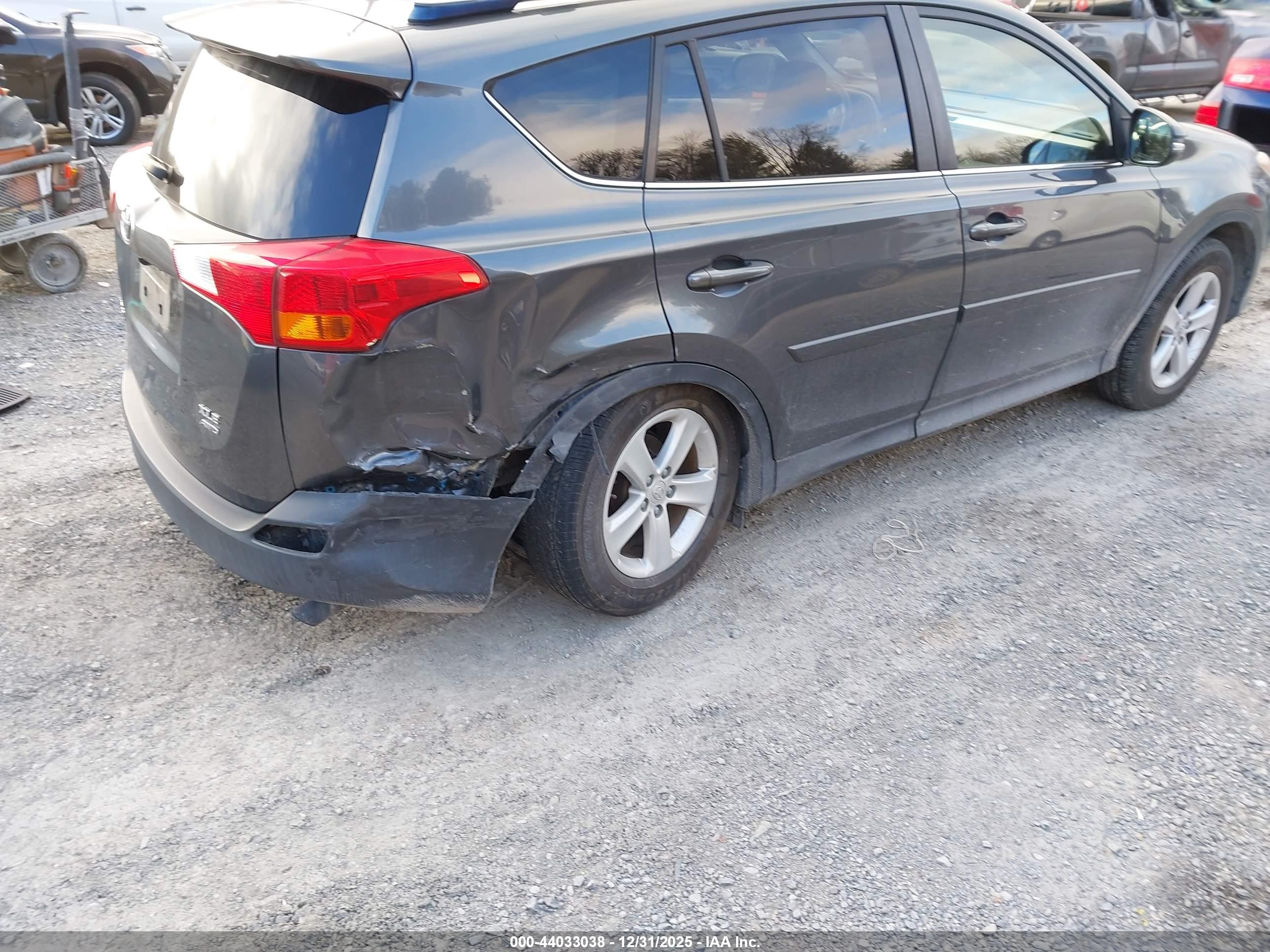 TOYOTA RAV4 image 6