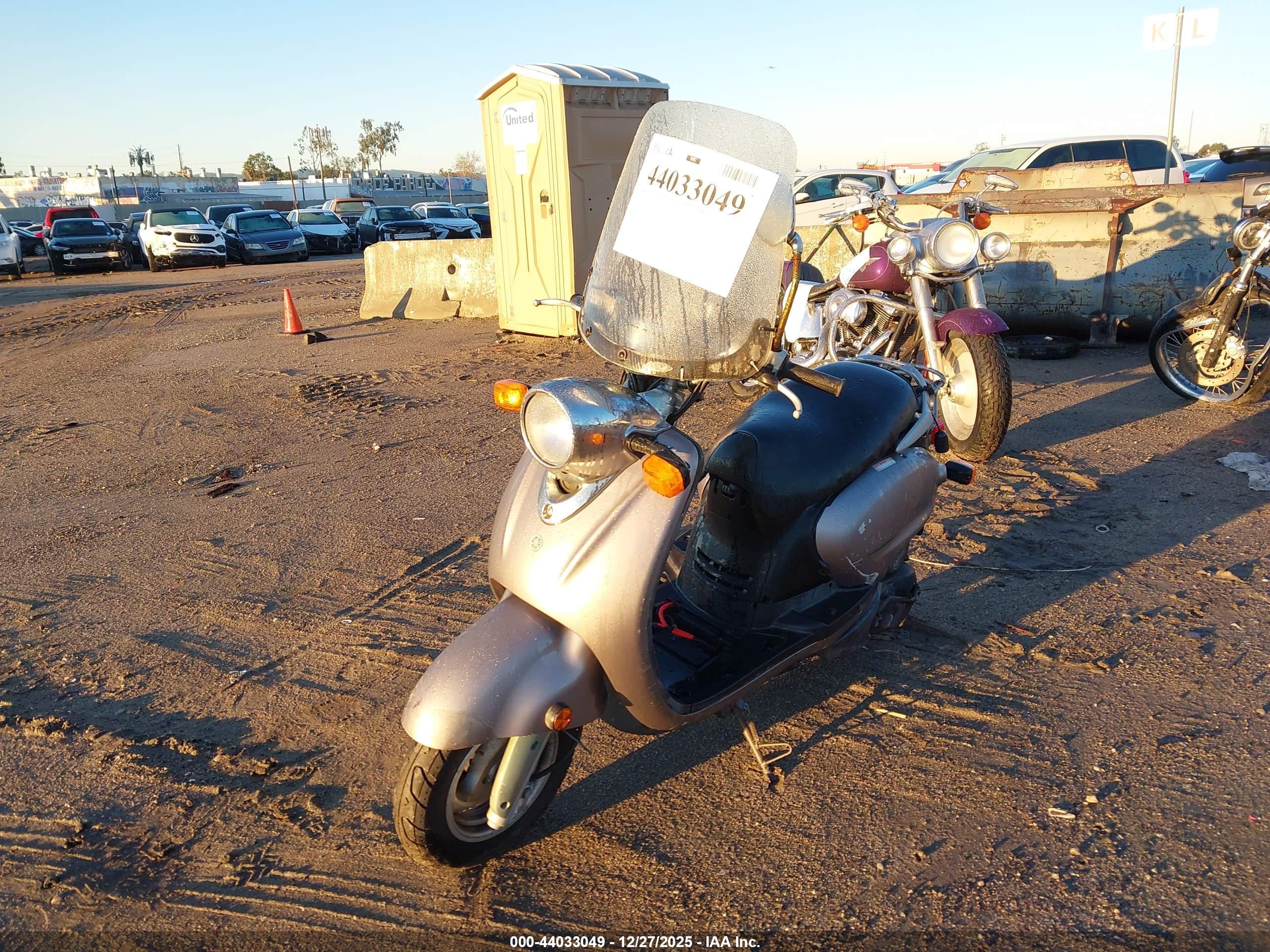 YAMAHA YJ125 image 2