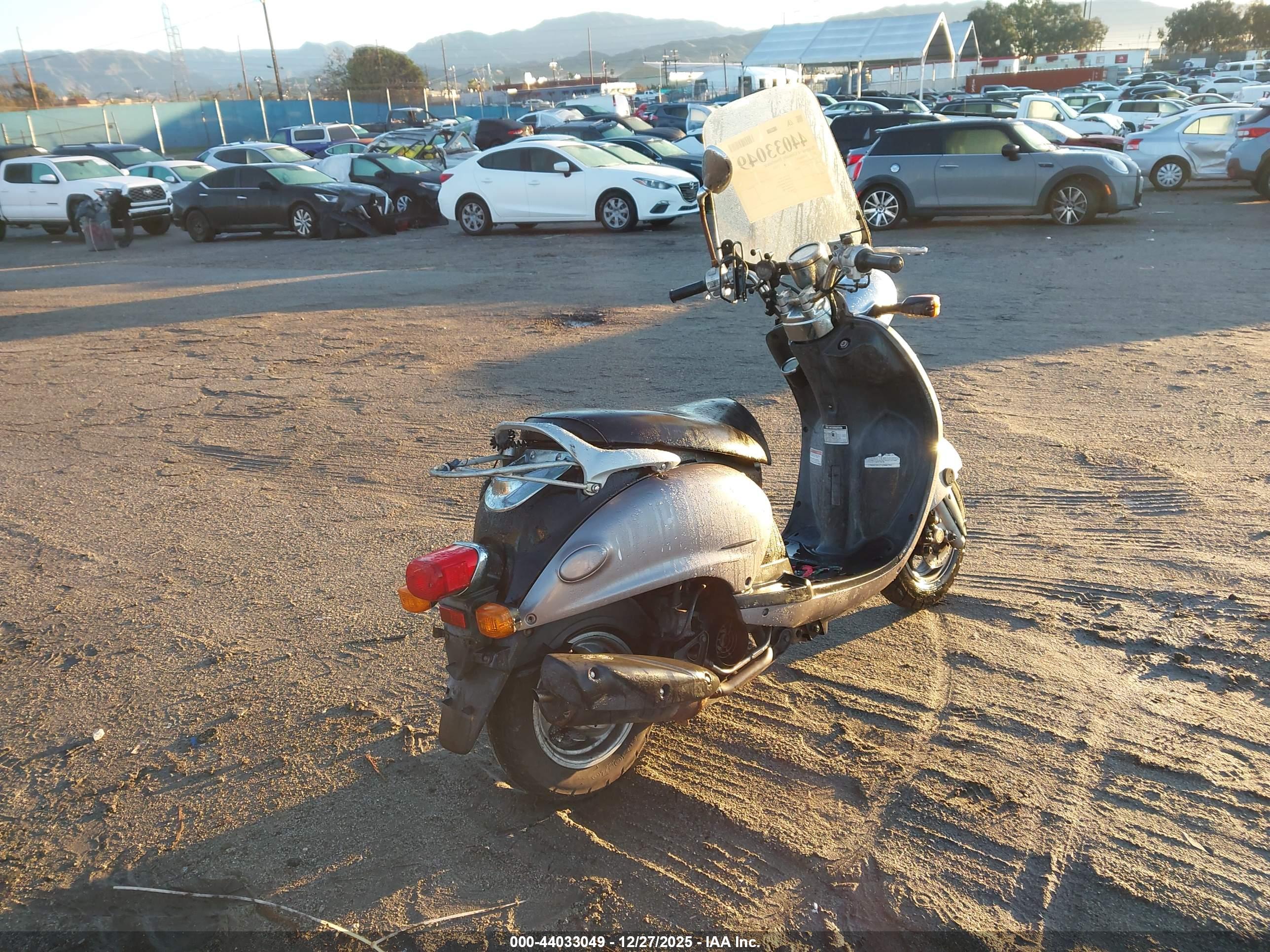 YAMAHA YJ125 image 4