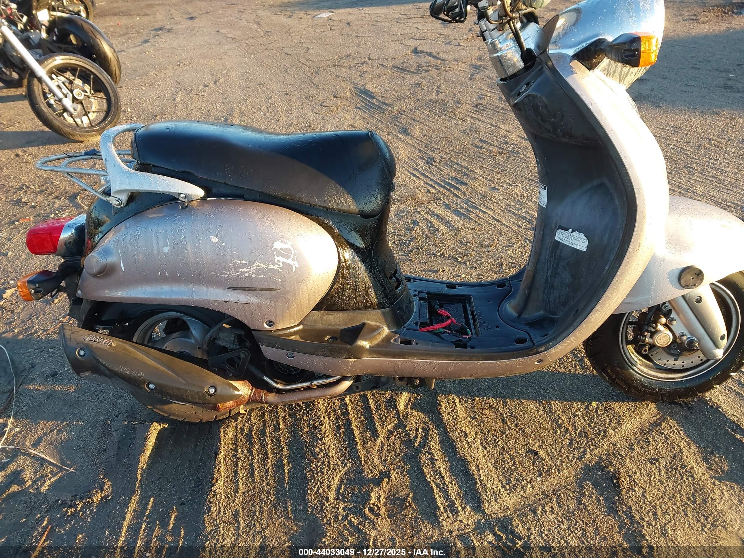 YAMAHA YJ125 image 8
