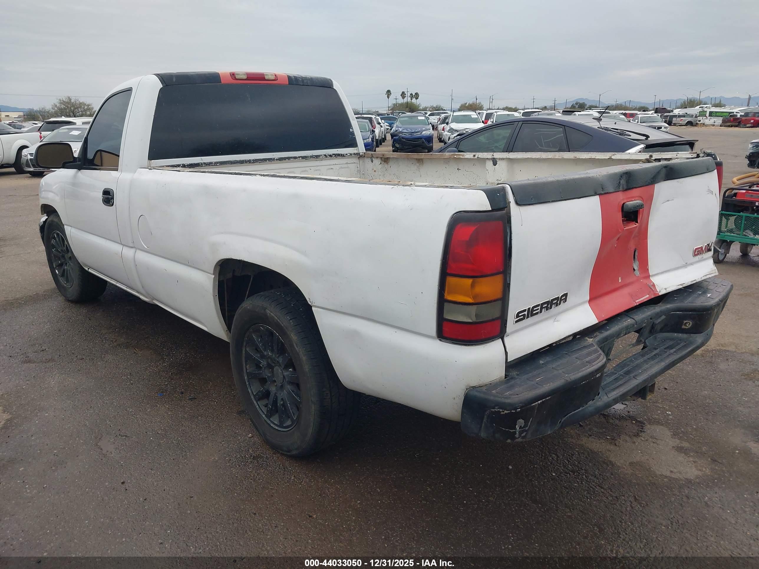 GMC SIERRA image 3