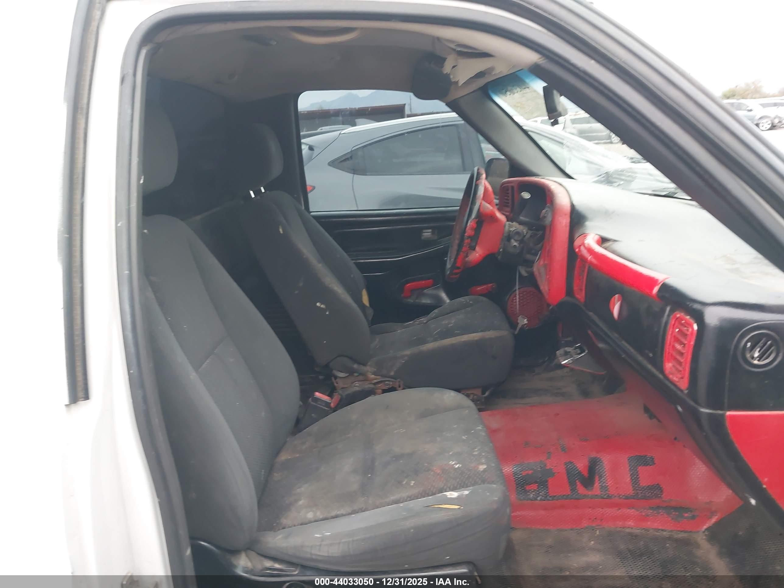 GMC SIERRA image 8