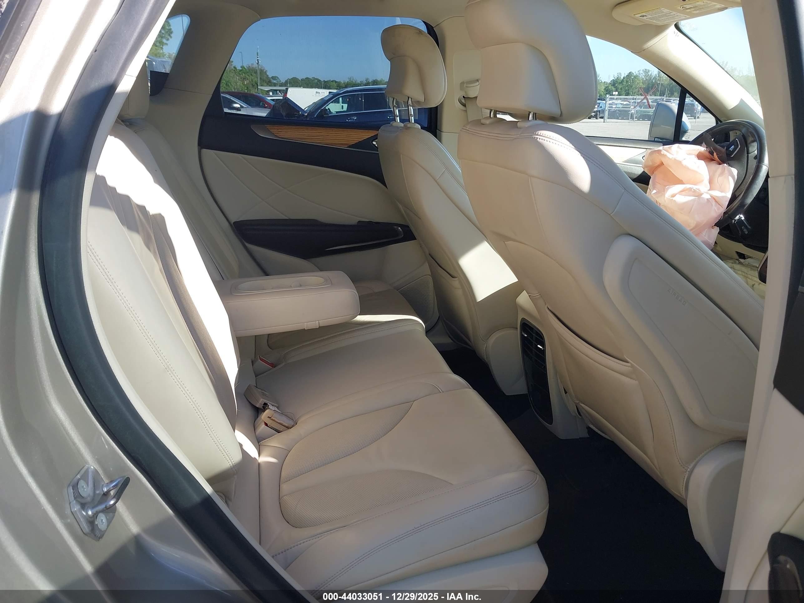 LINCOLN MKC image 8