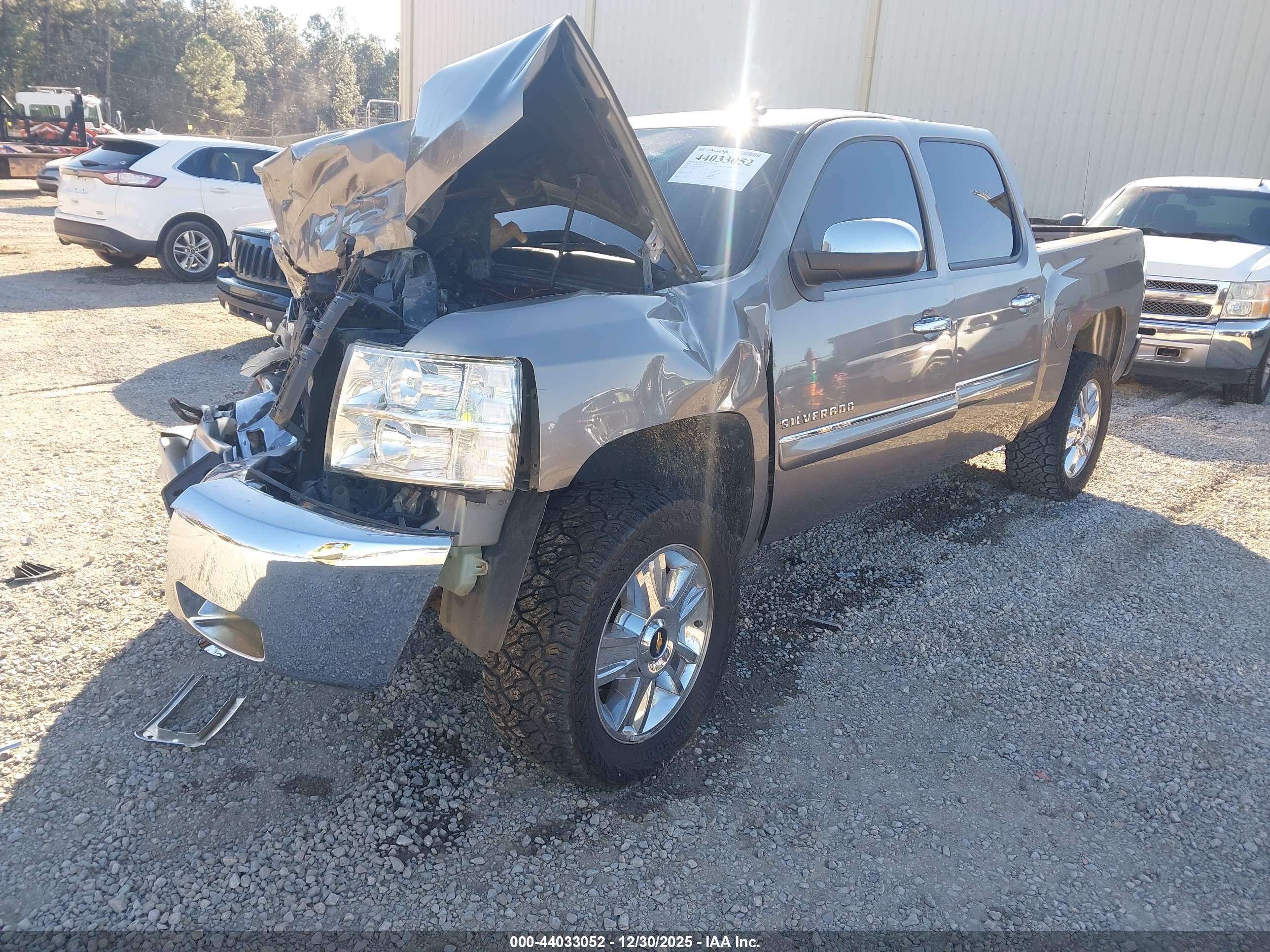 CHEVROLET SILVERADO image 2