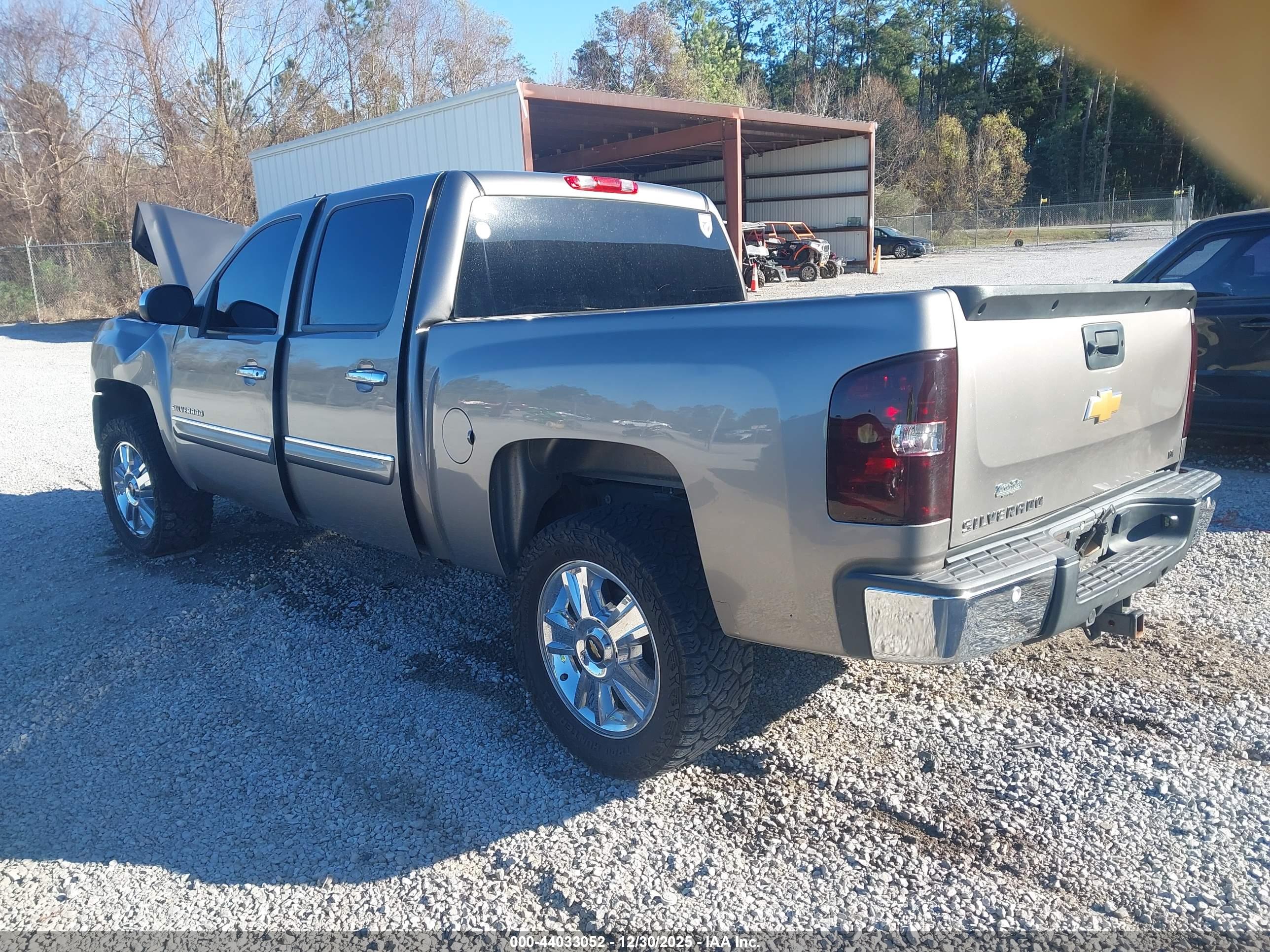 CHEVROLET SILVERADO image 3