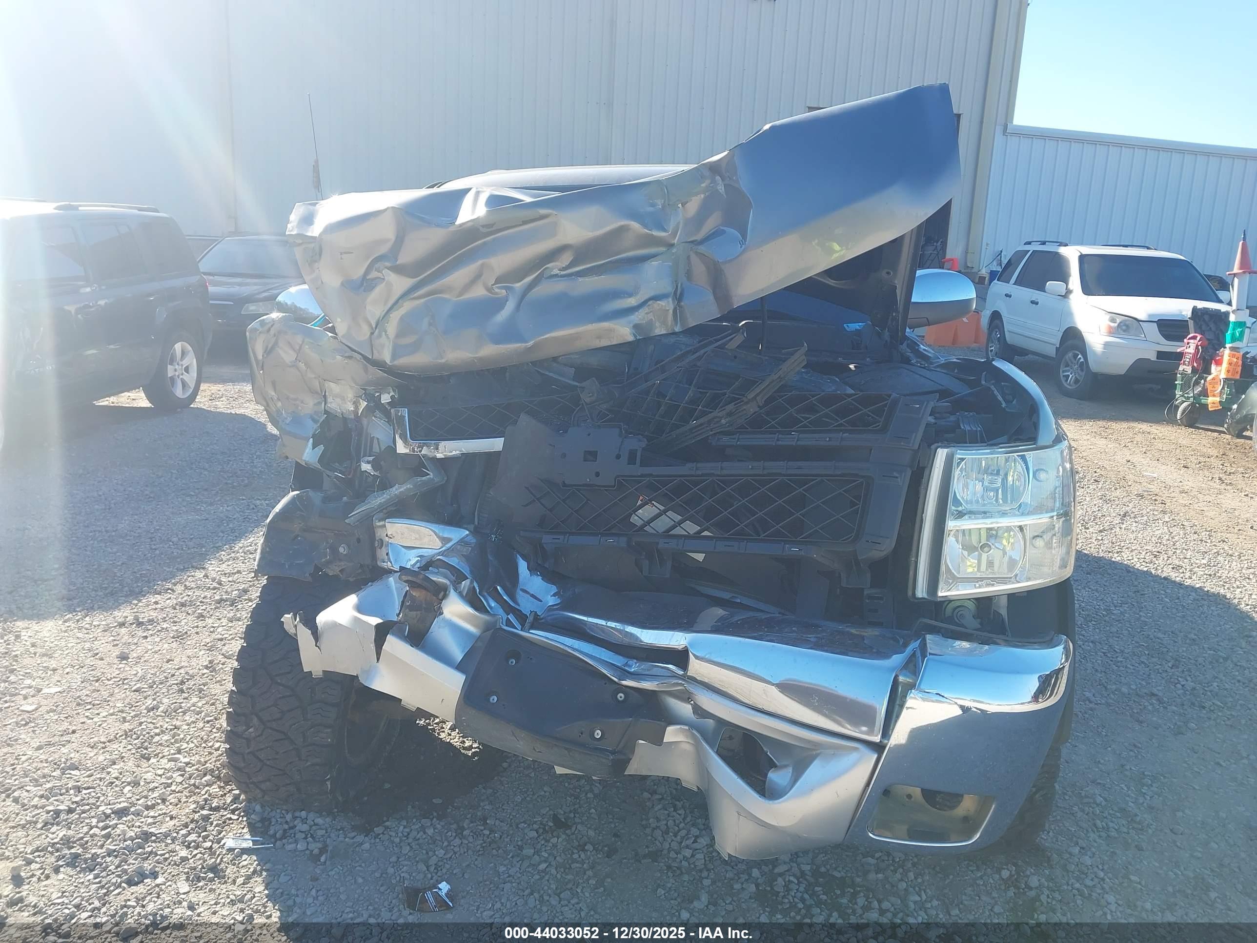 CHEVROLET SILVERADO image 6