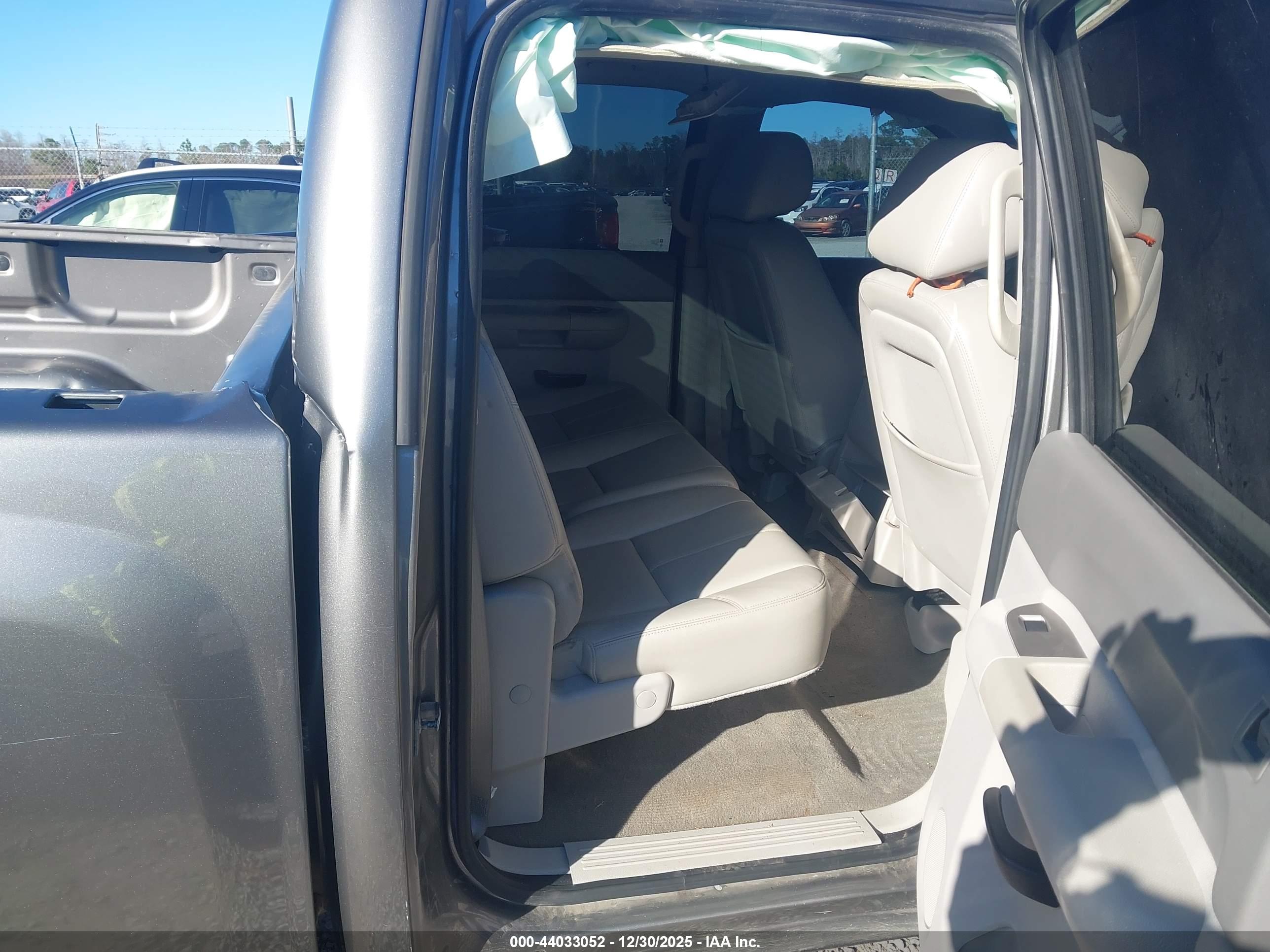 CHEVROLET SILVERADO image 8
