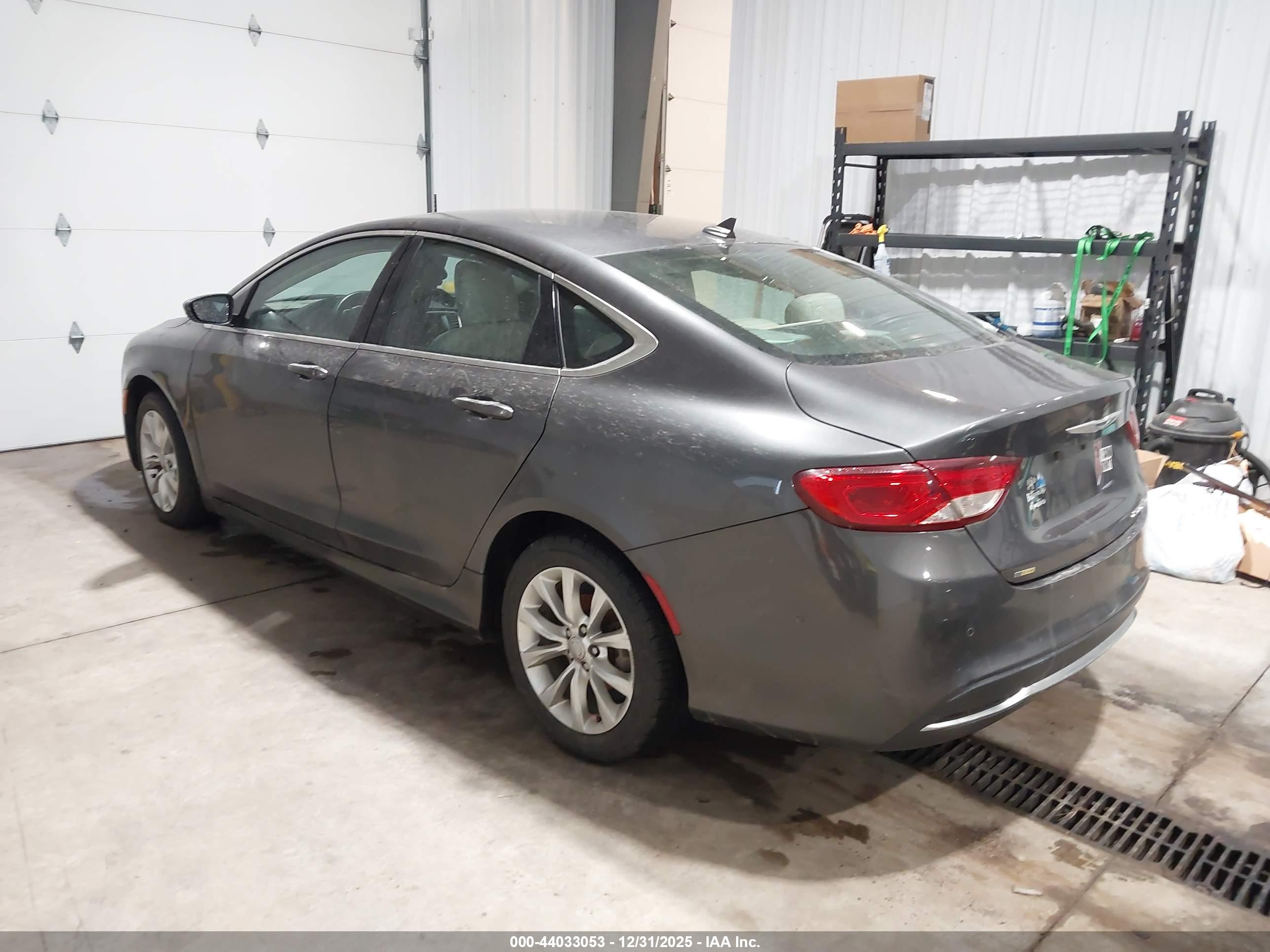CHRYSLER 200 image 3