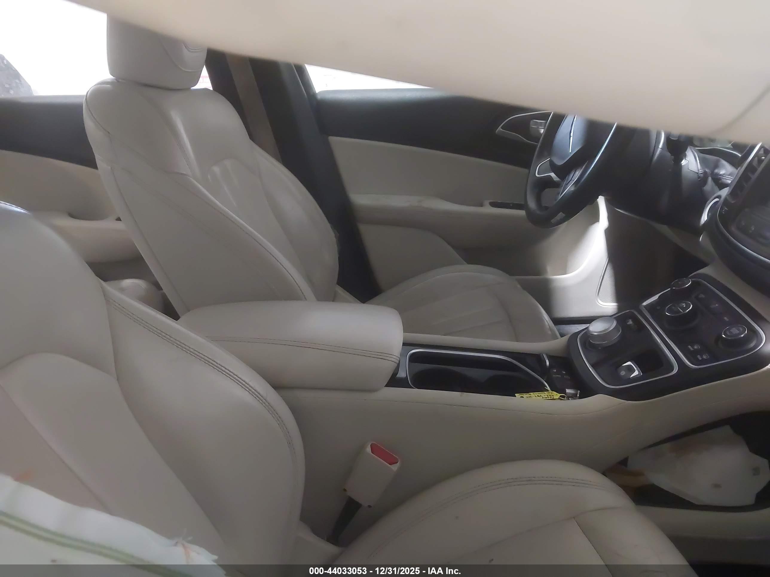 CHRYSLER 200 image 5