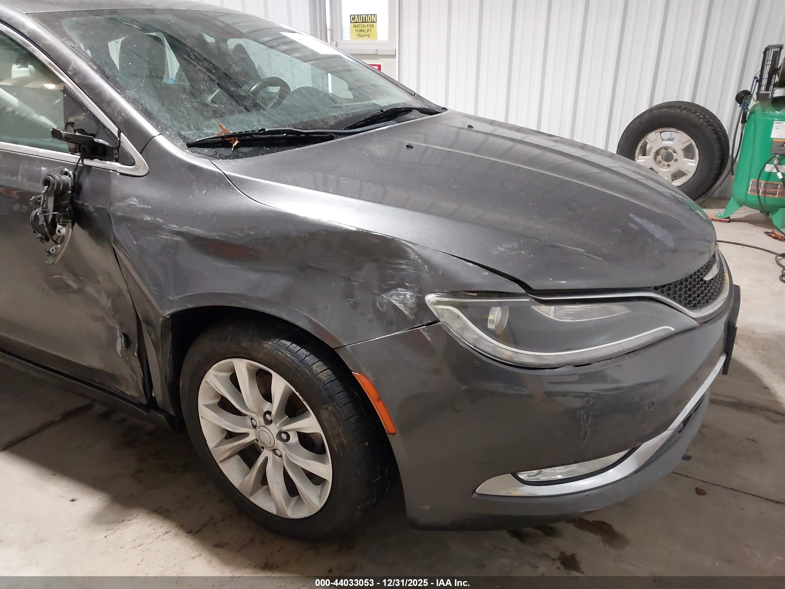 CHRYSLER 200 image 6