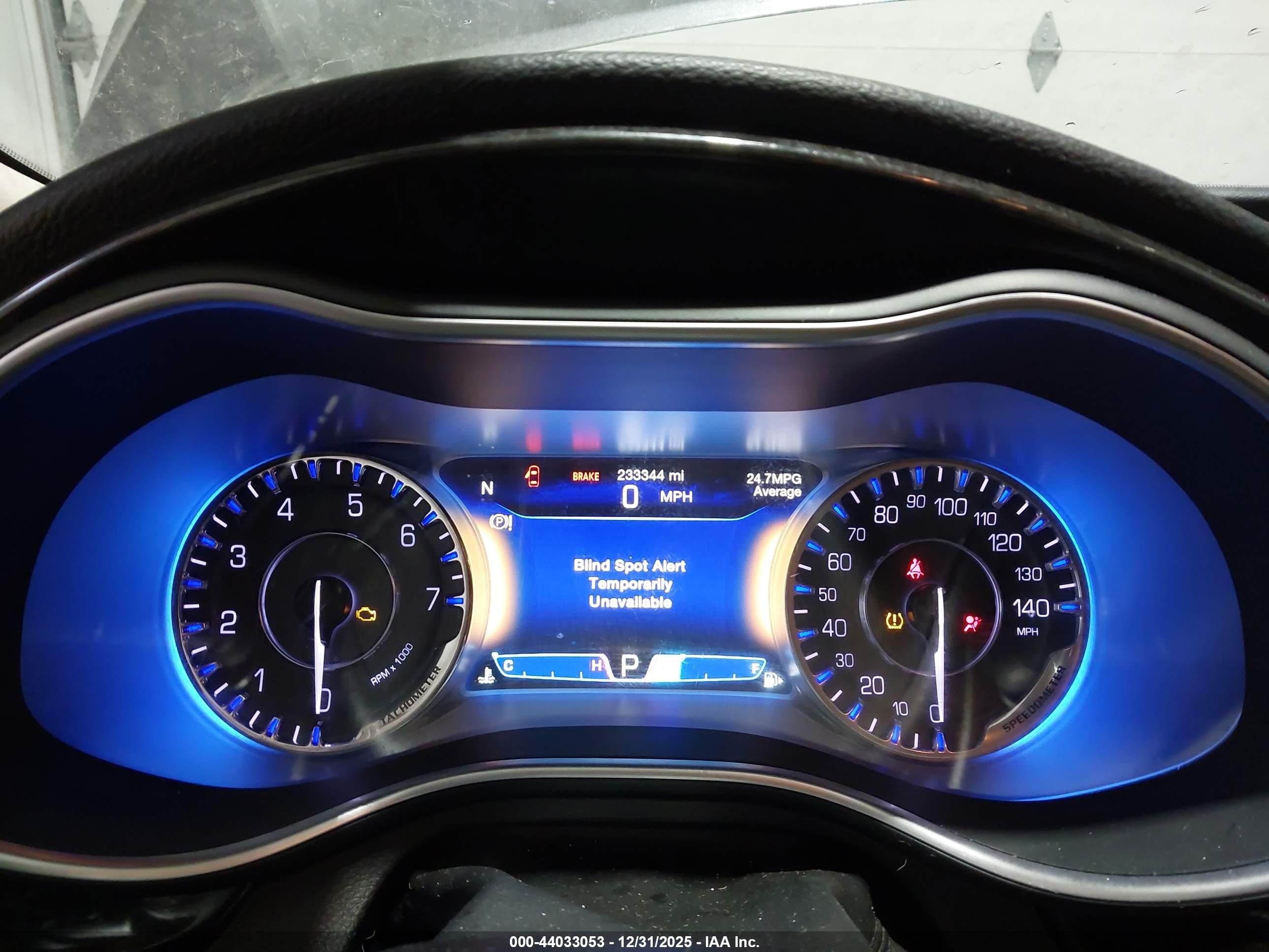 CHRYSLER 200 image 7