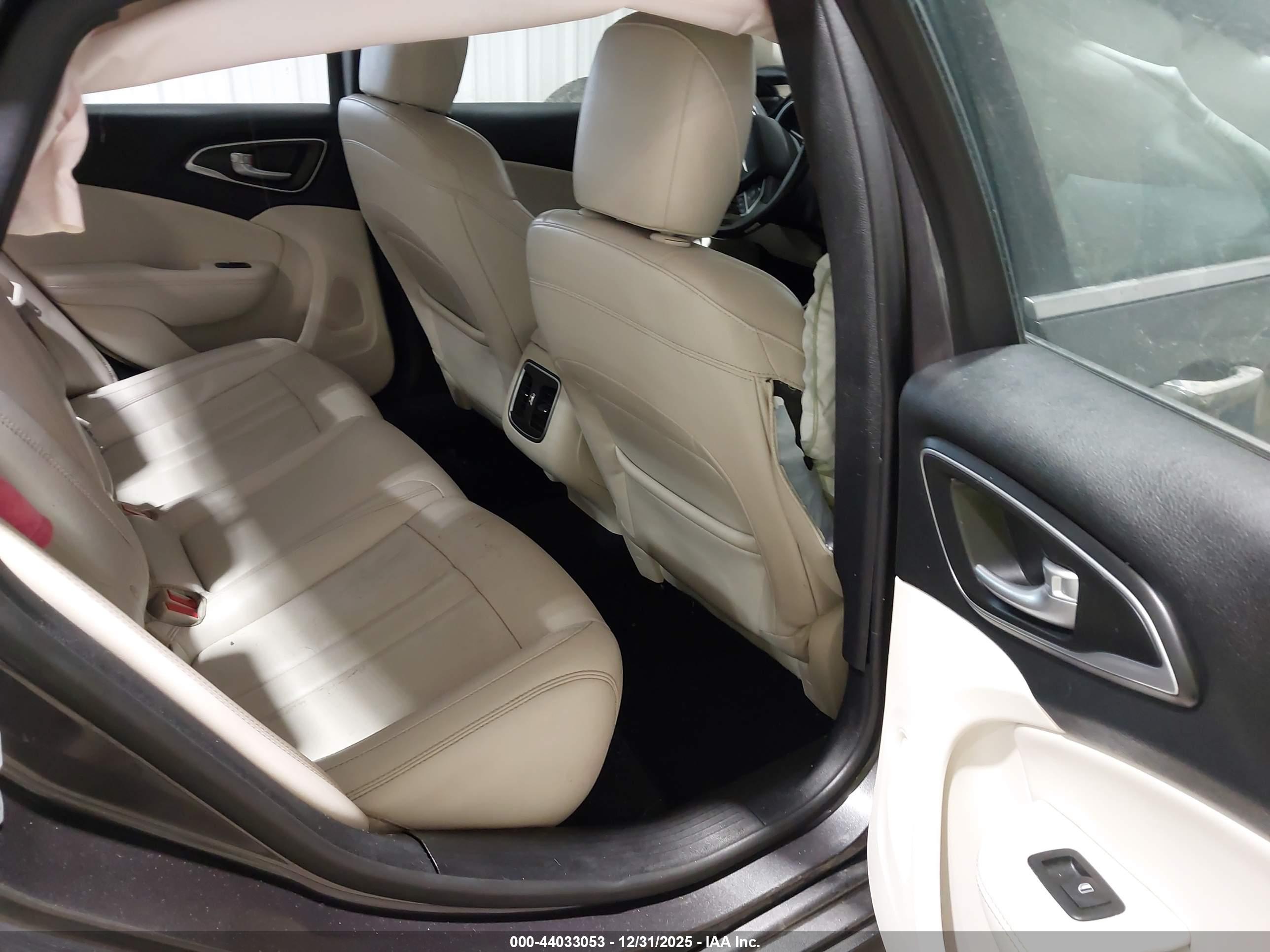 CHRYSLER 200 image 8