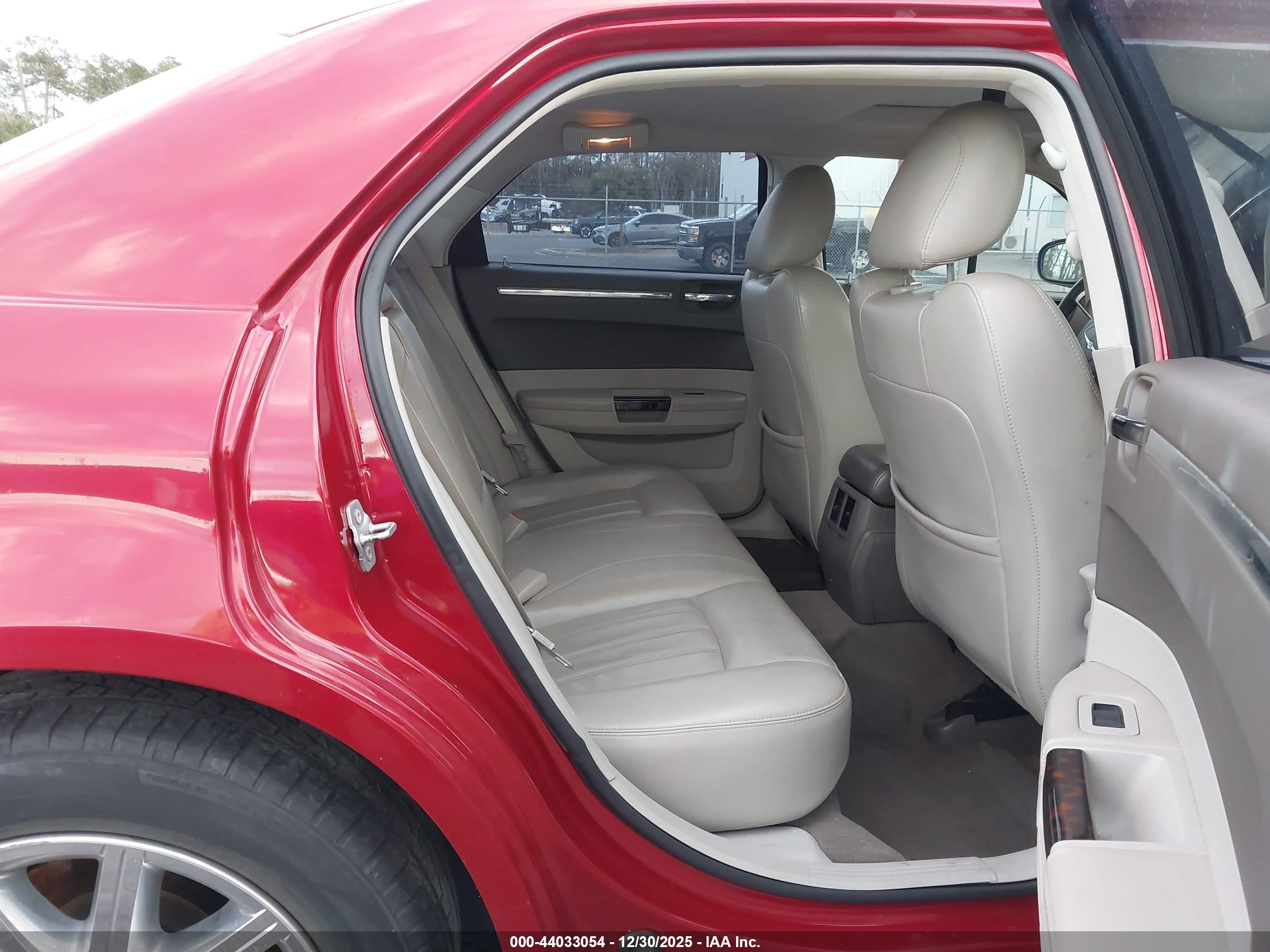 CHRYSLER 300C image 8