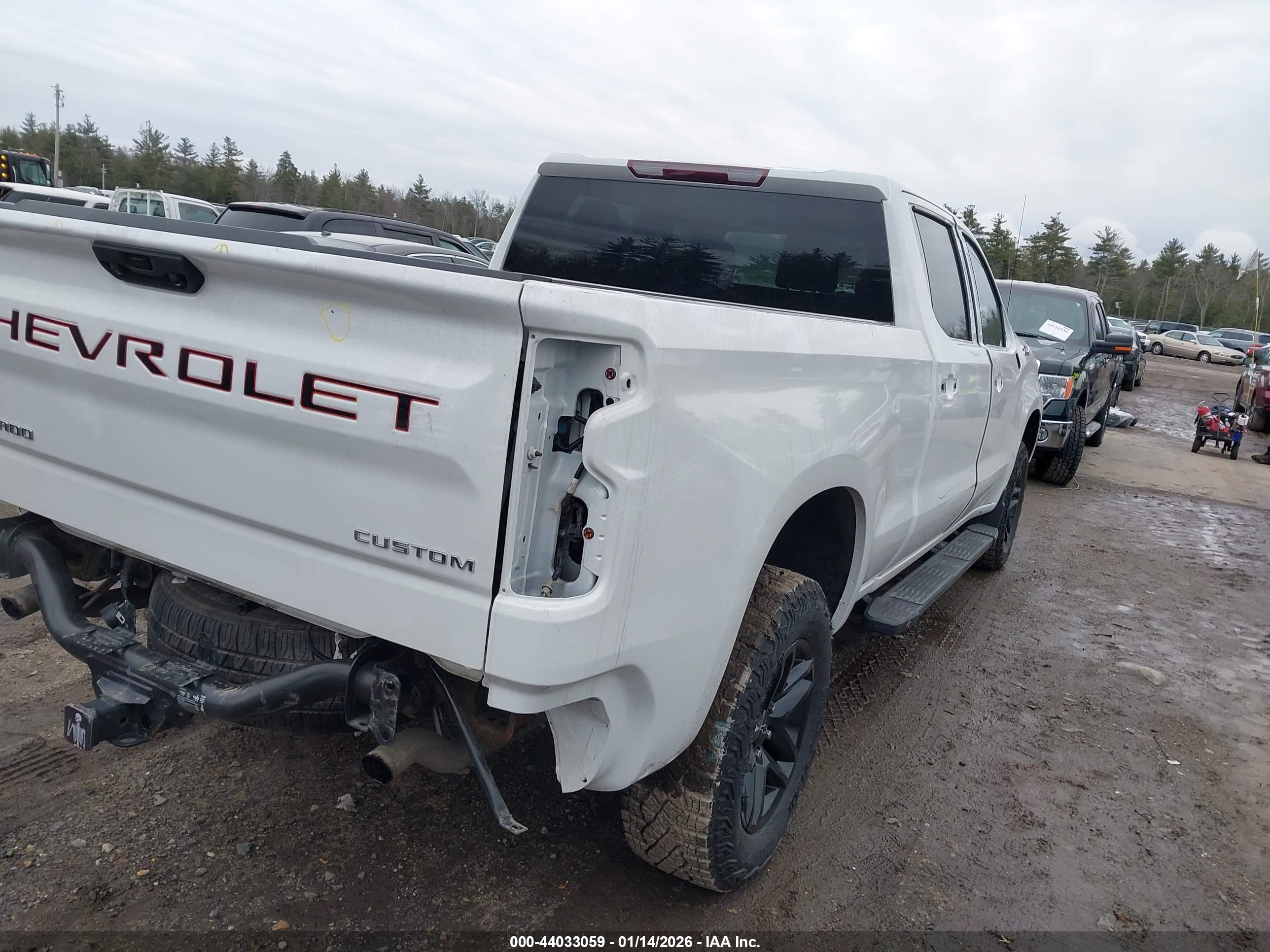 CHEVROLET SILVERADO image 4