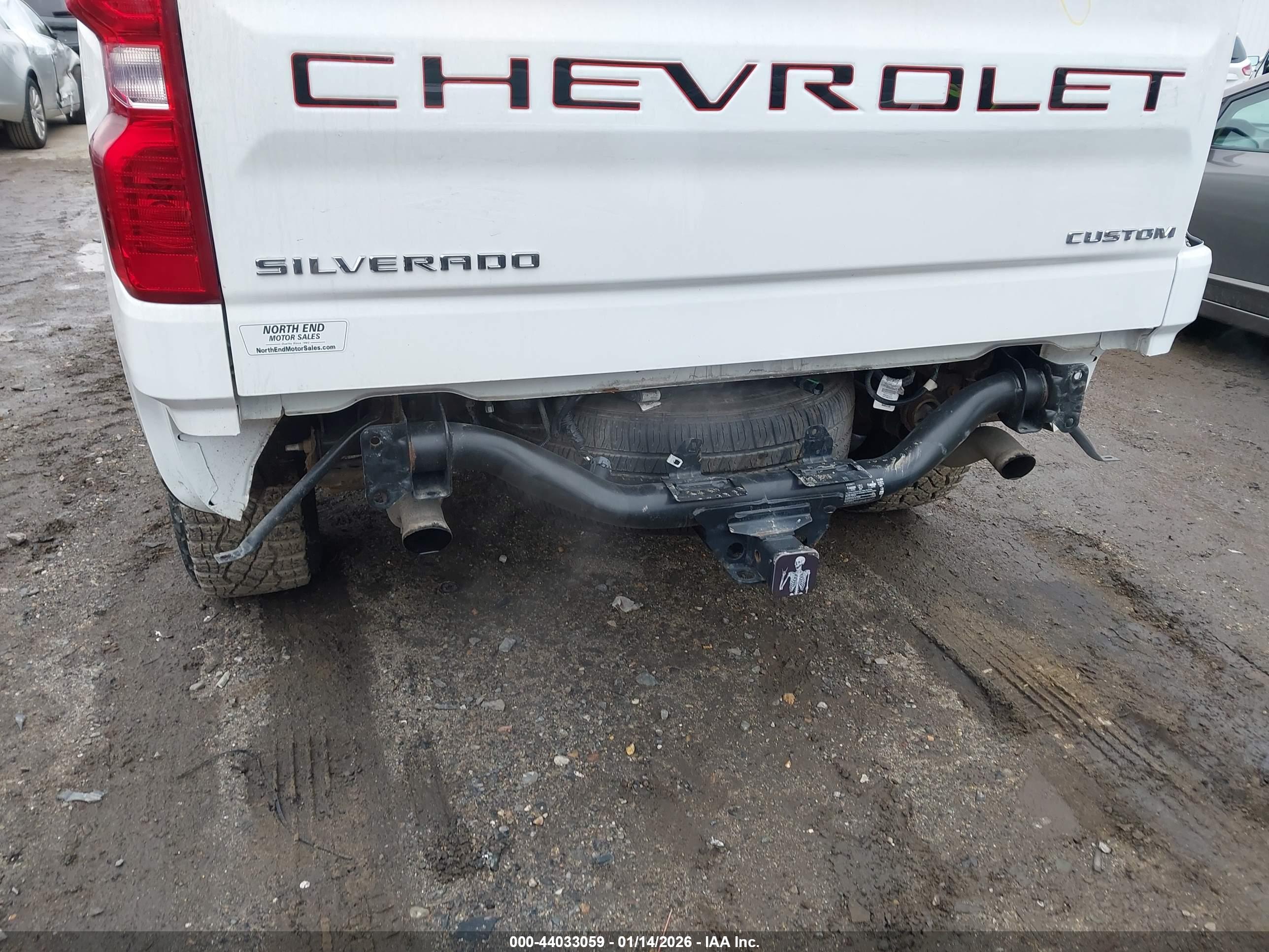 CHEVROLET SILVERADO image 6