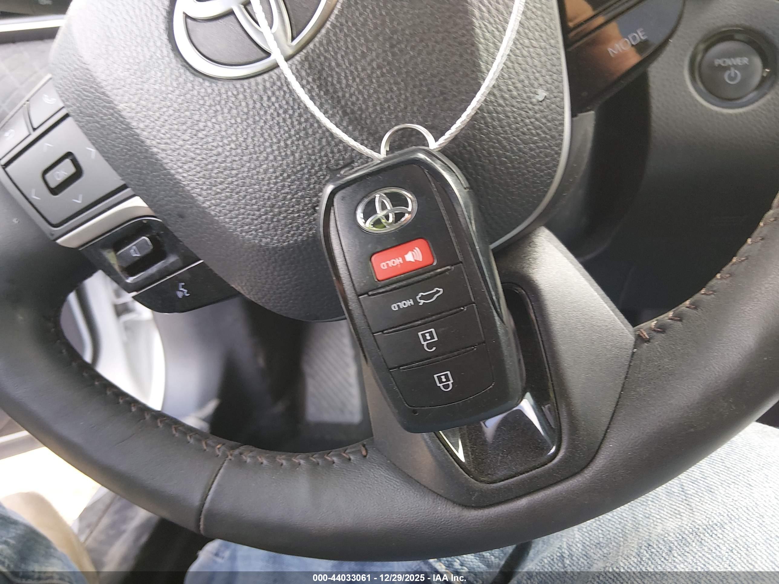 TOYOTA CAMRY image 11