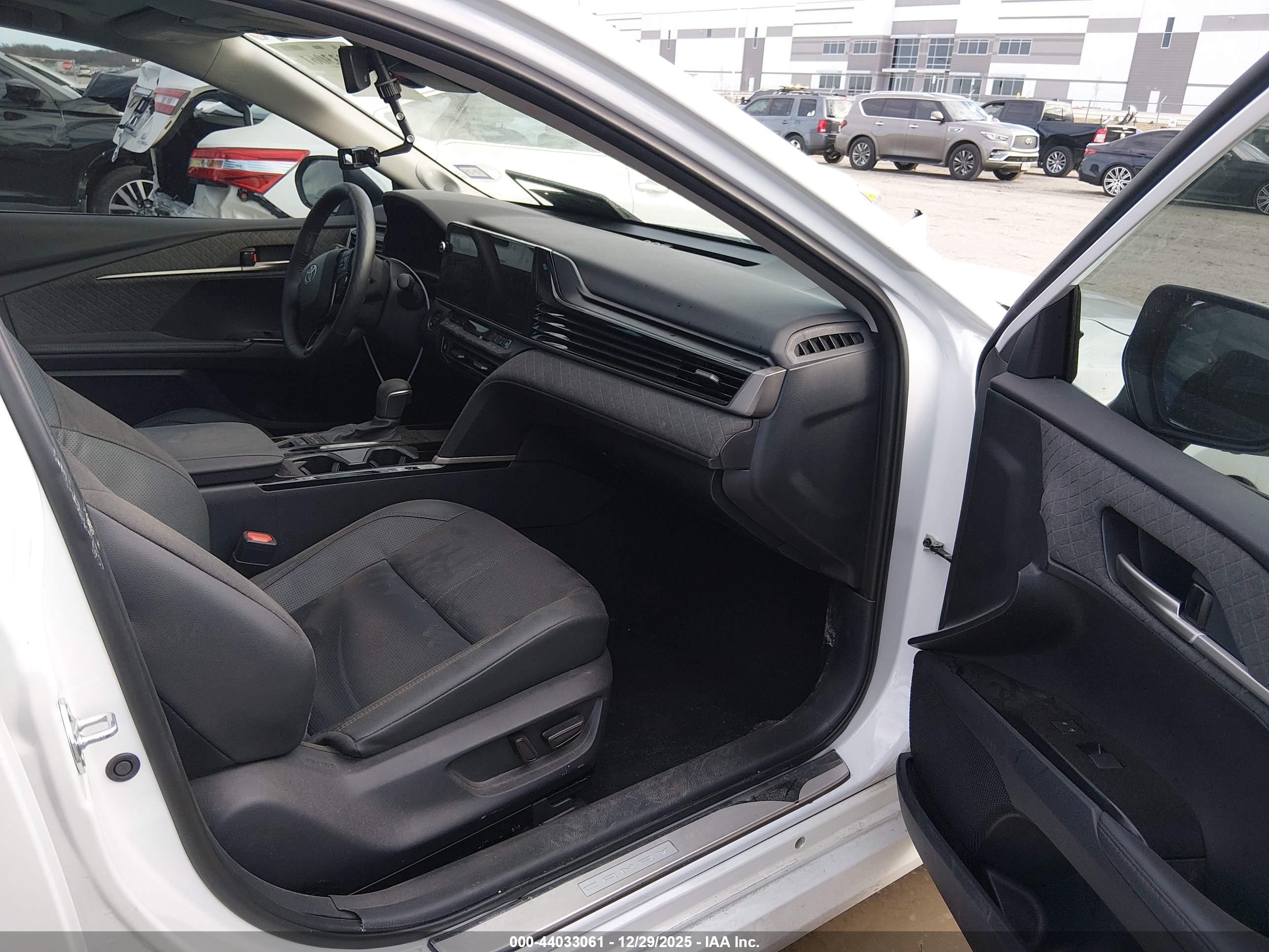 TOYOTA CAMRY image 5