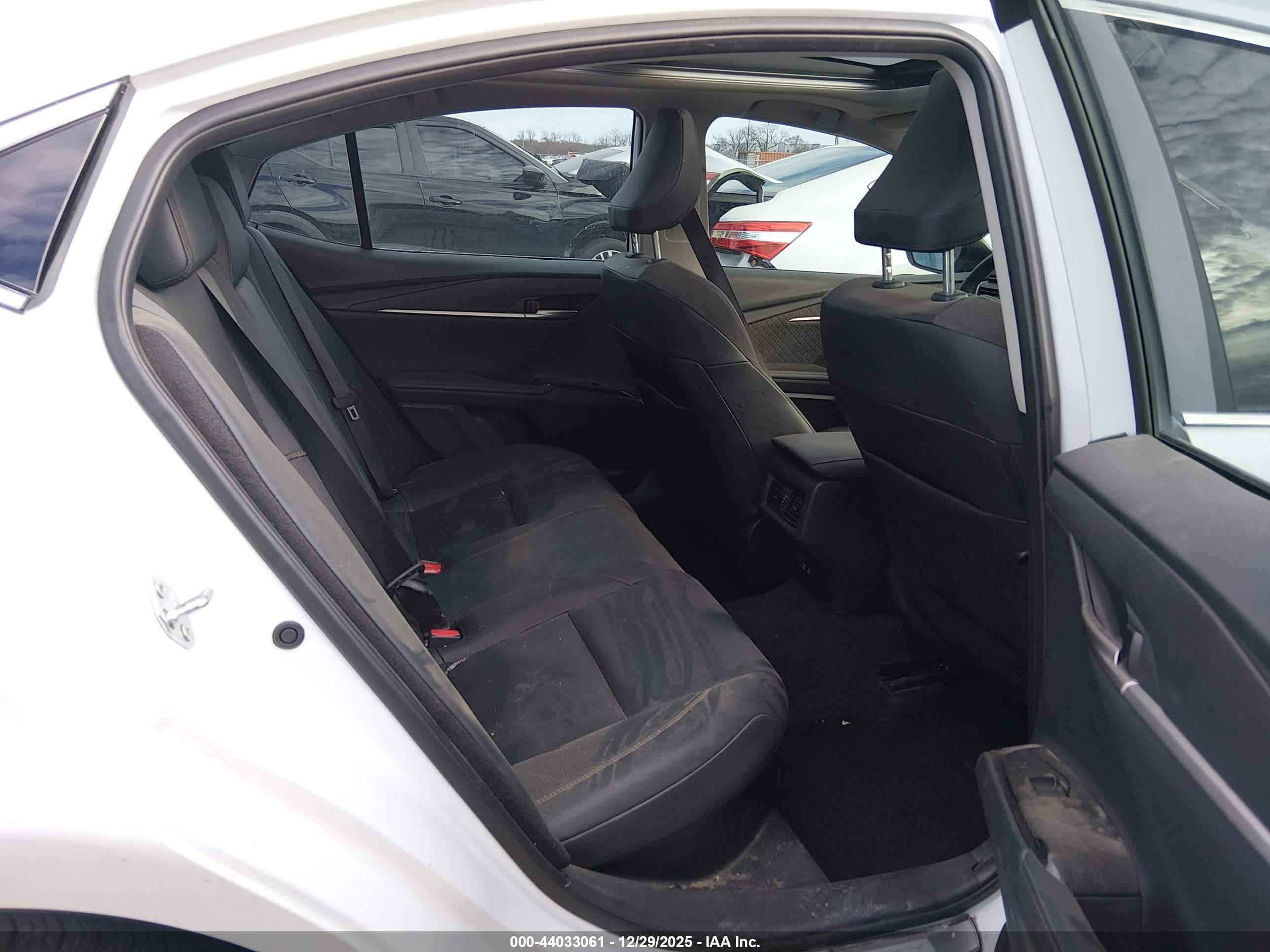 TOYOTA CAMRY image 8