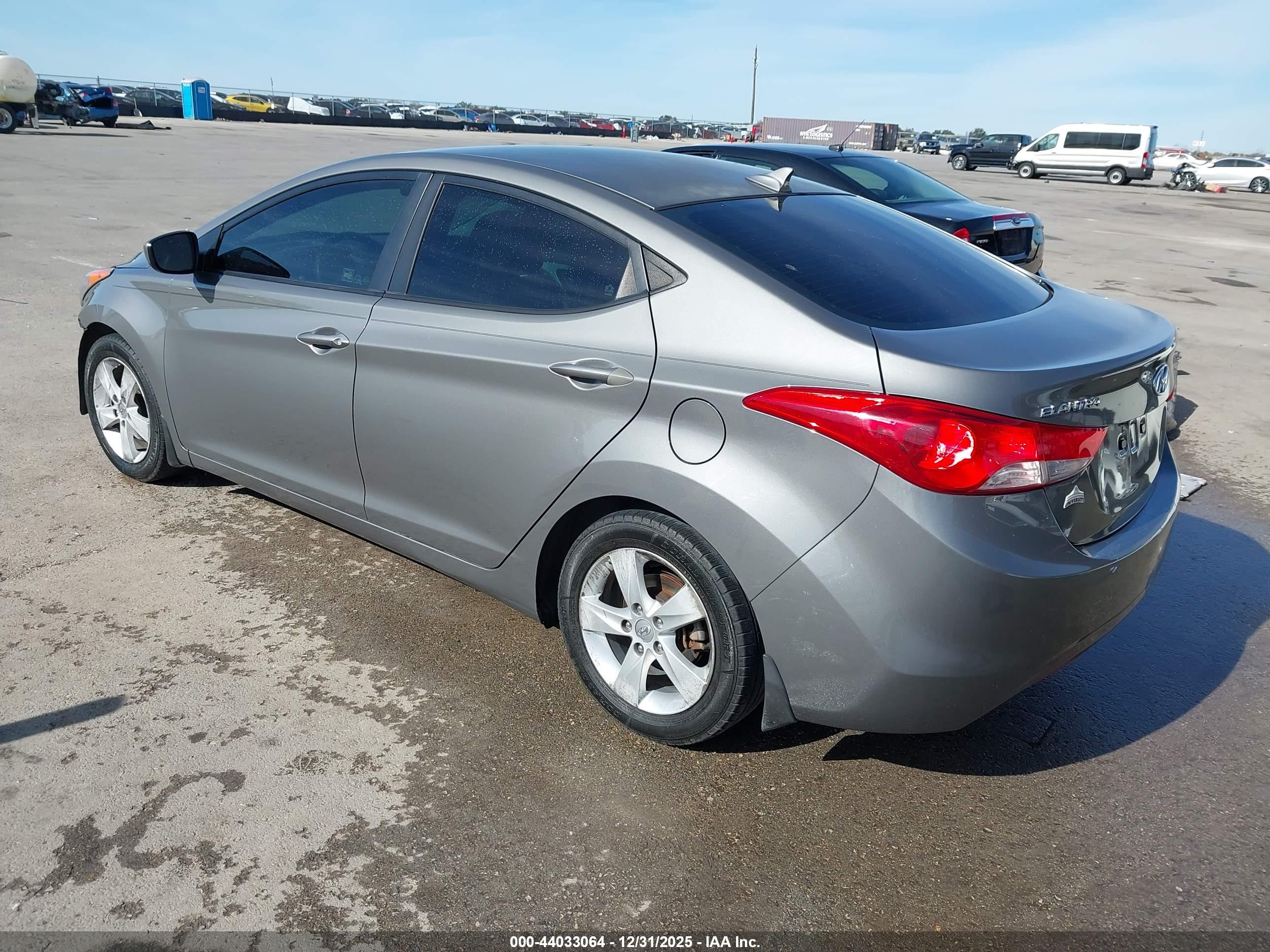 HYUNDAI ELANTRA image 3