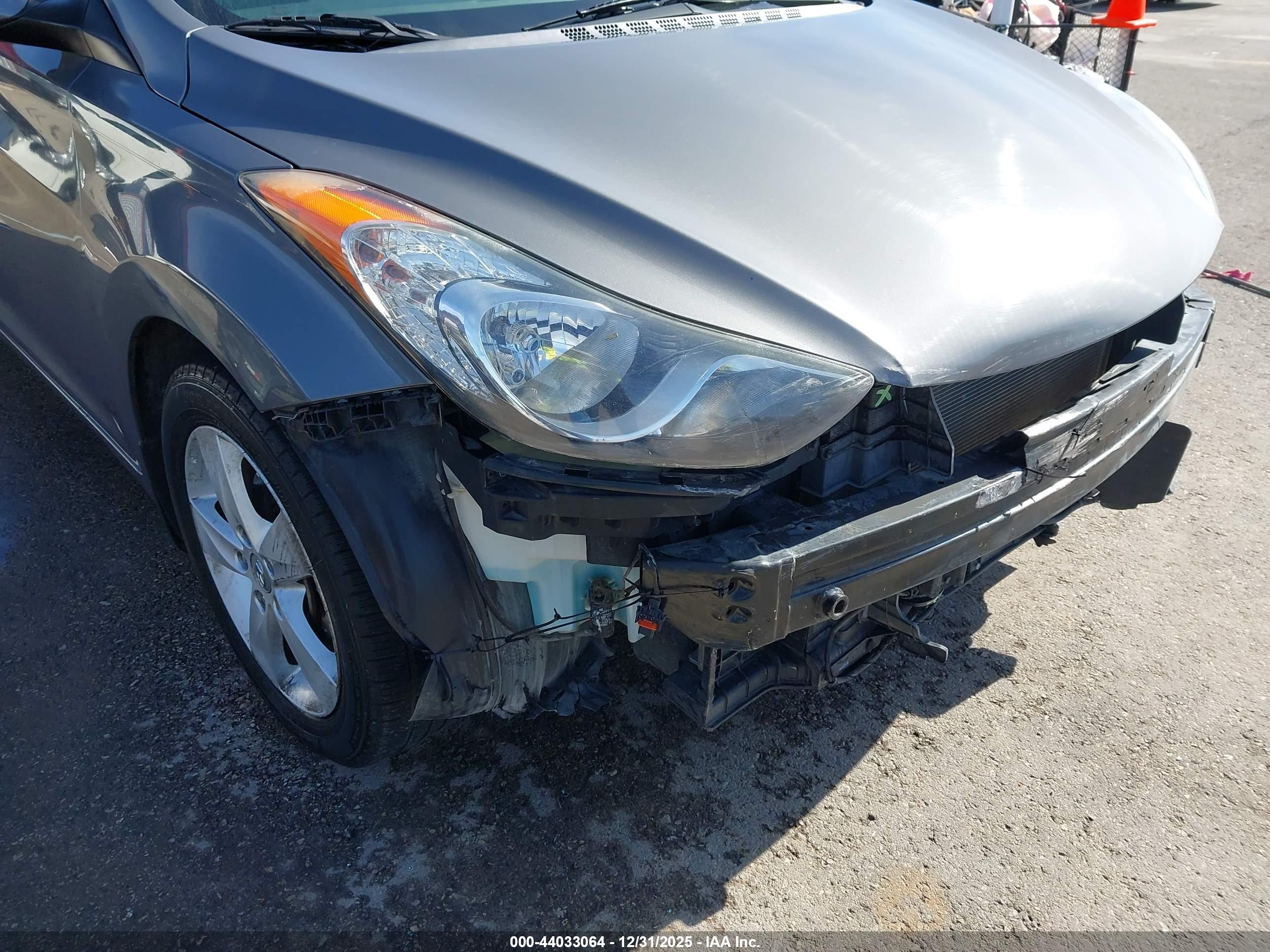 HYUNDAI ELANTRA image 6