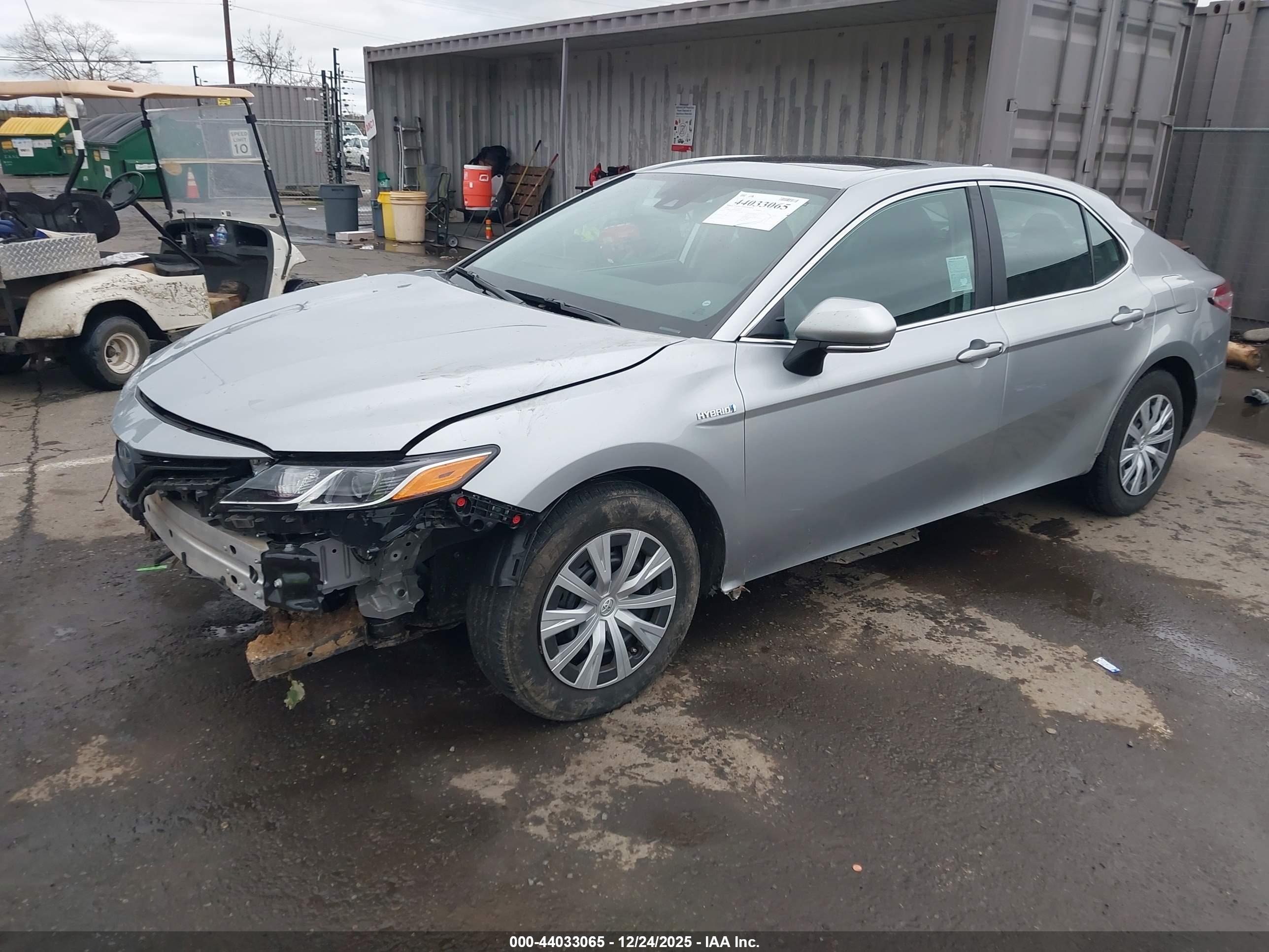 TOYOTA CAMRY image 2