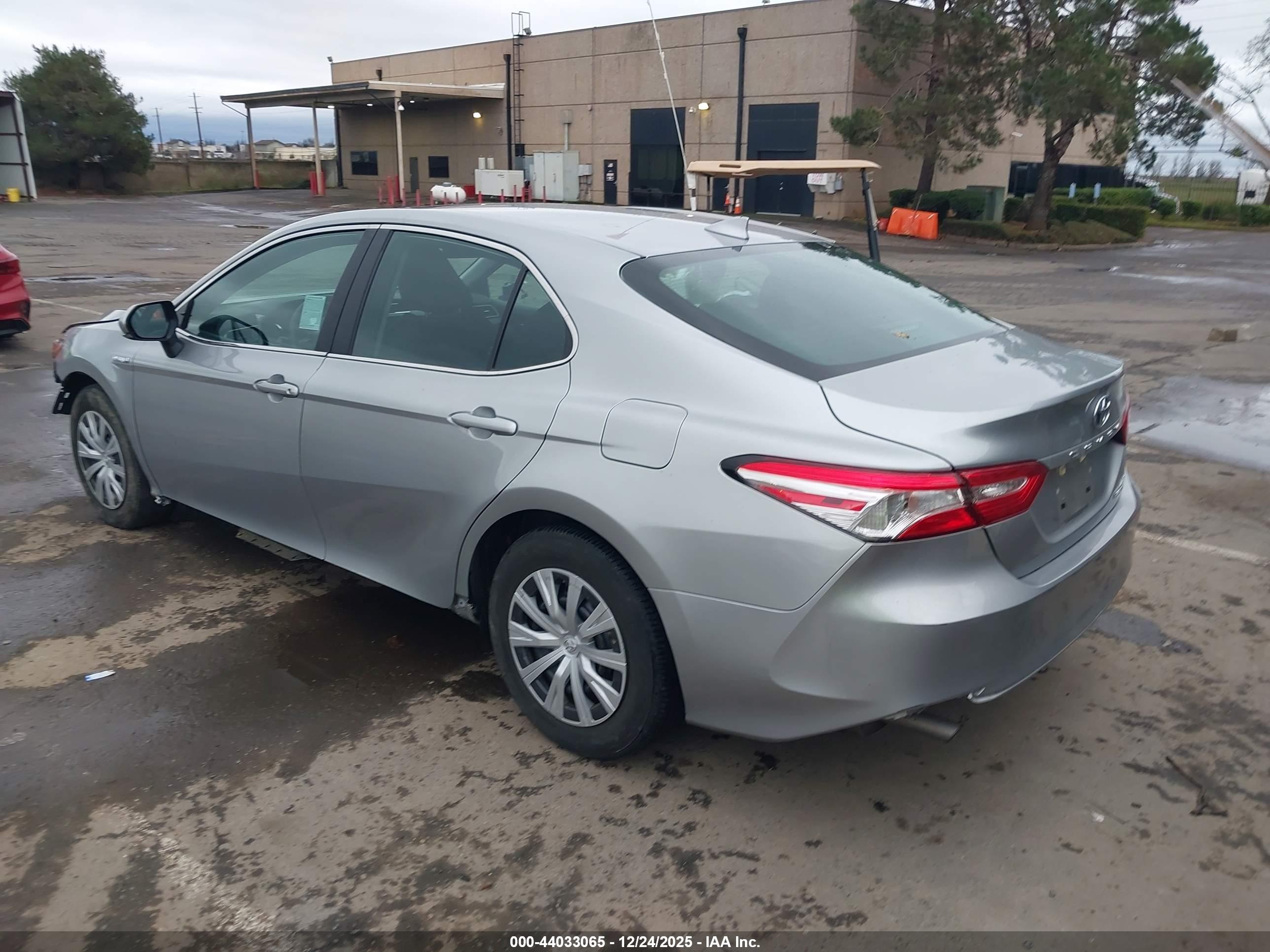 TOYOTA CAMRY image 3
