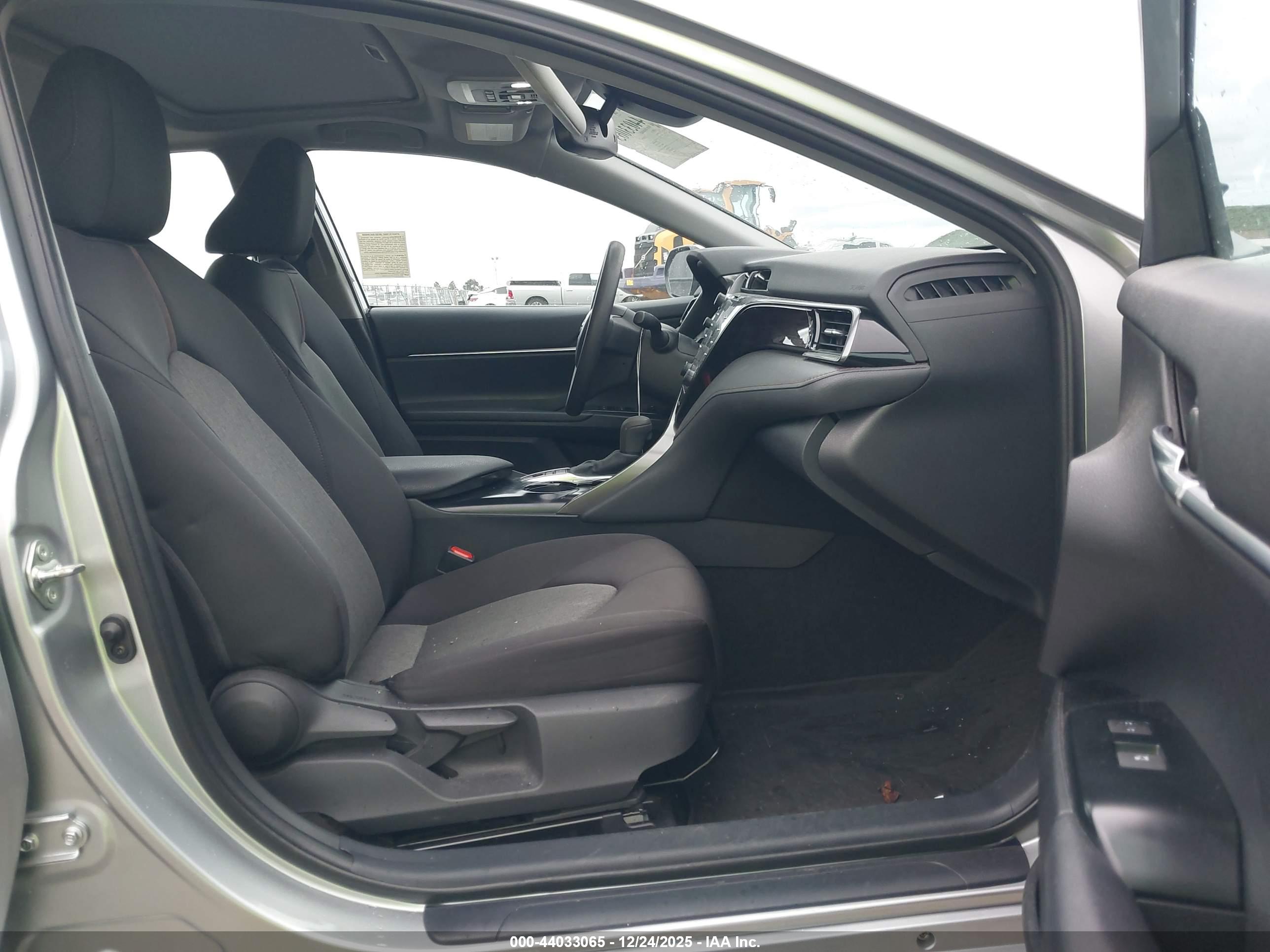 TOYOTA CAMRY image 5